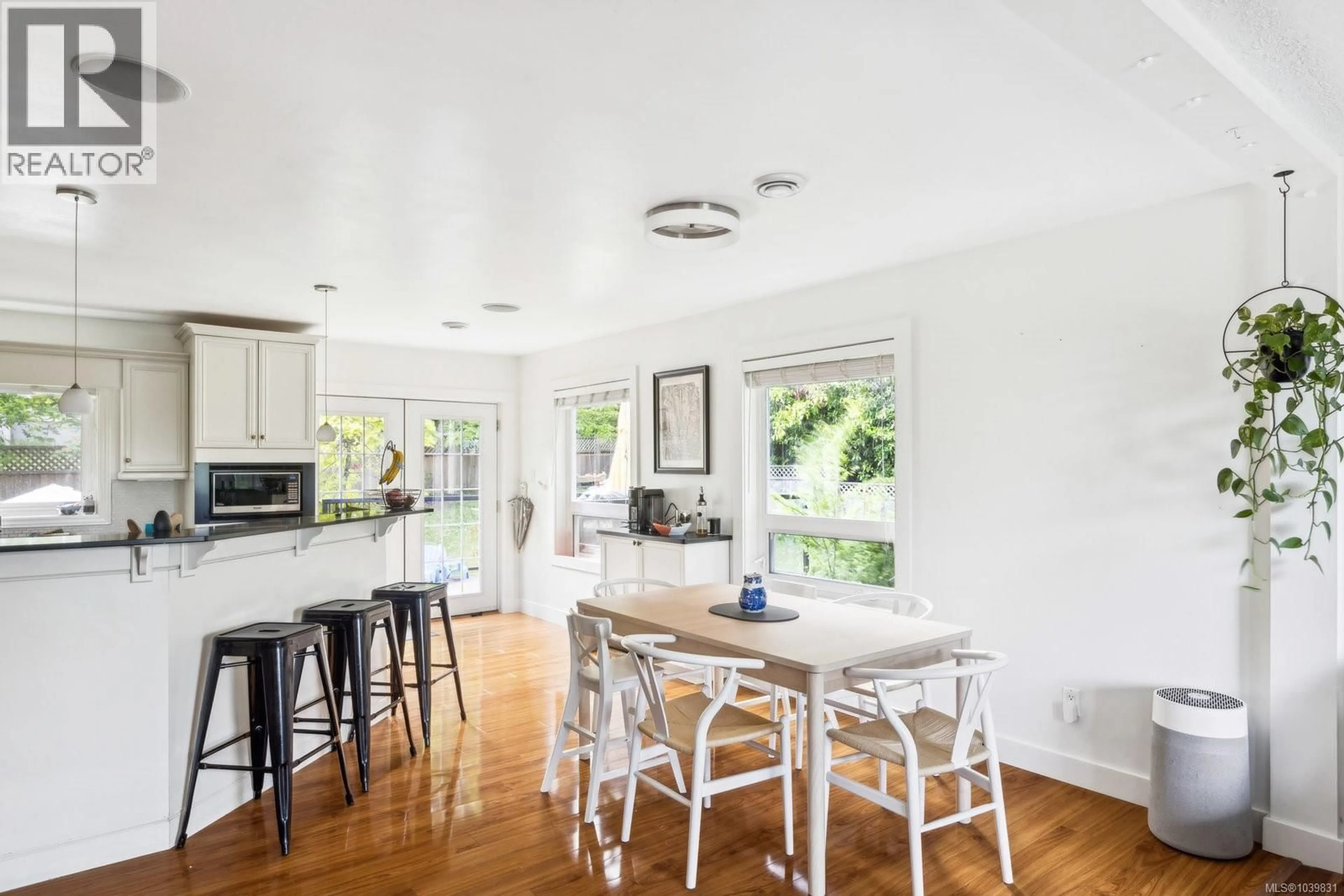 Open concept kitchen, unknown for 7316 EAST SAANICH ROAD, Central Saanich British Columbia V8M1Y4