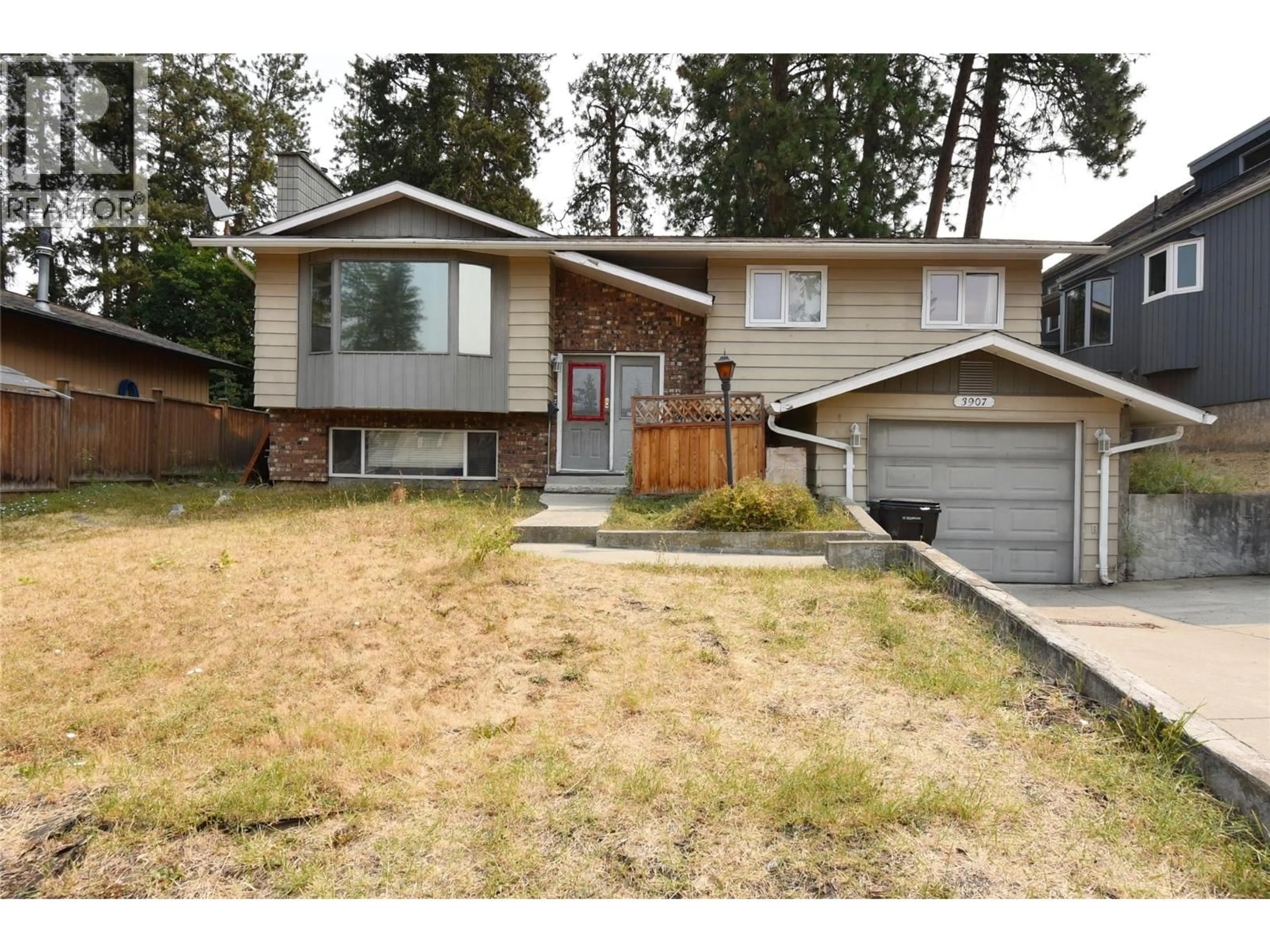 Home with vinyl exterior material, street for 3907 17 STREET, Vernon British Columbia V1T7N7