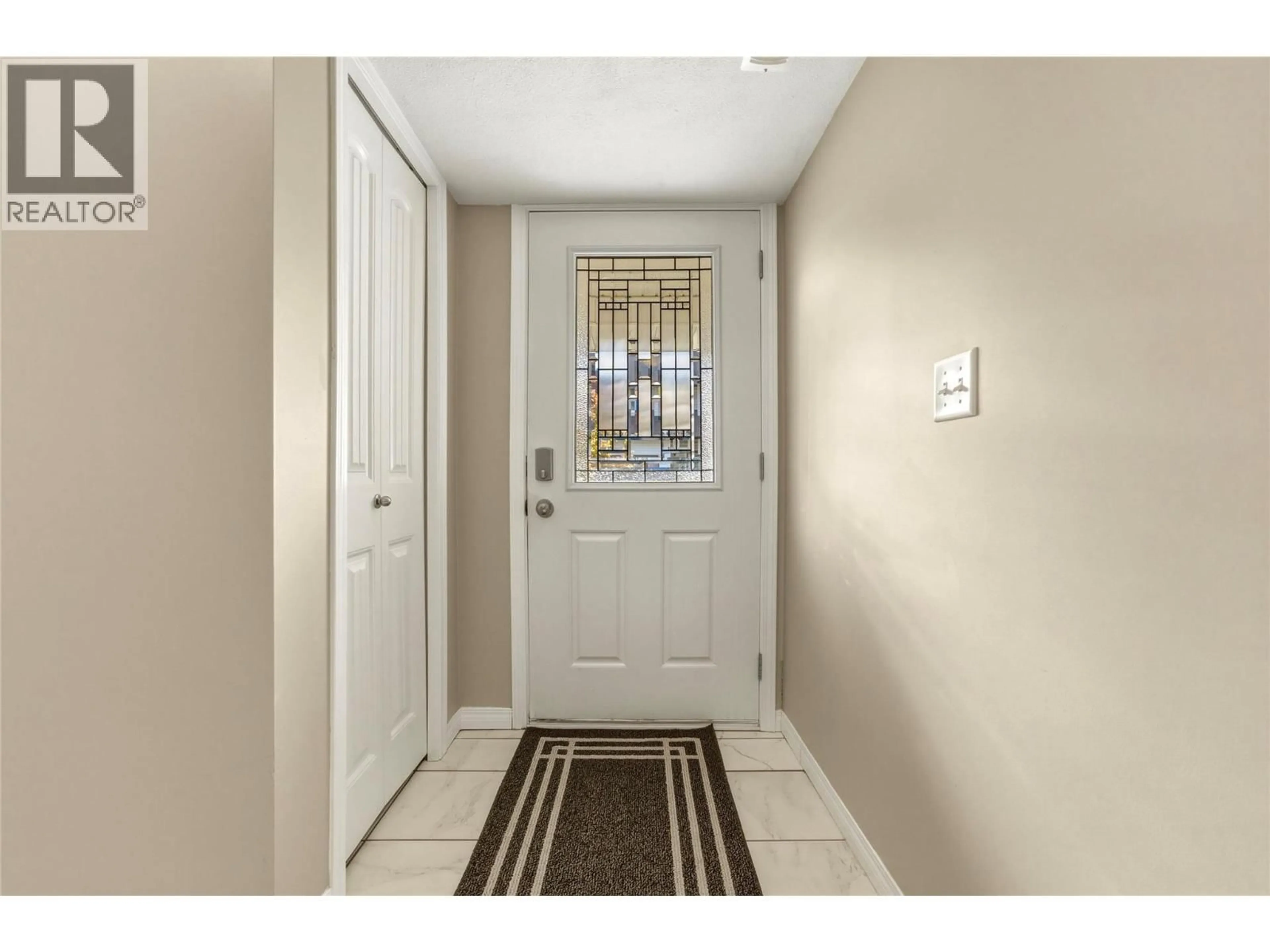 Indoor entryway for 10 - 5901 HERITAGE DRIVE, Vernon British Columbia V1H1Z5