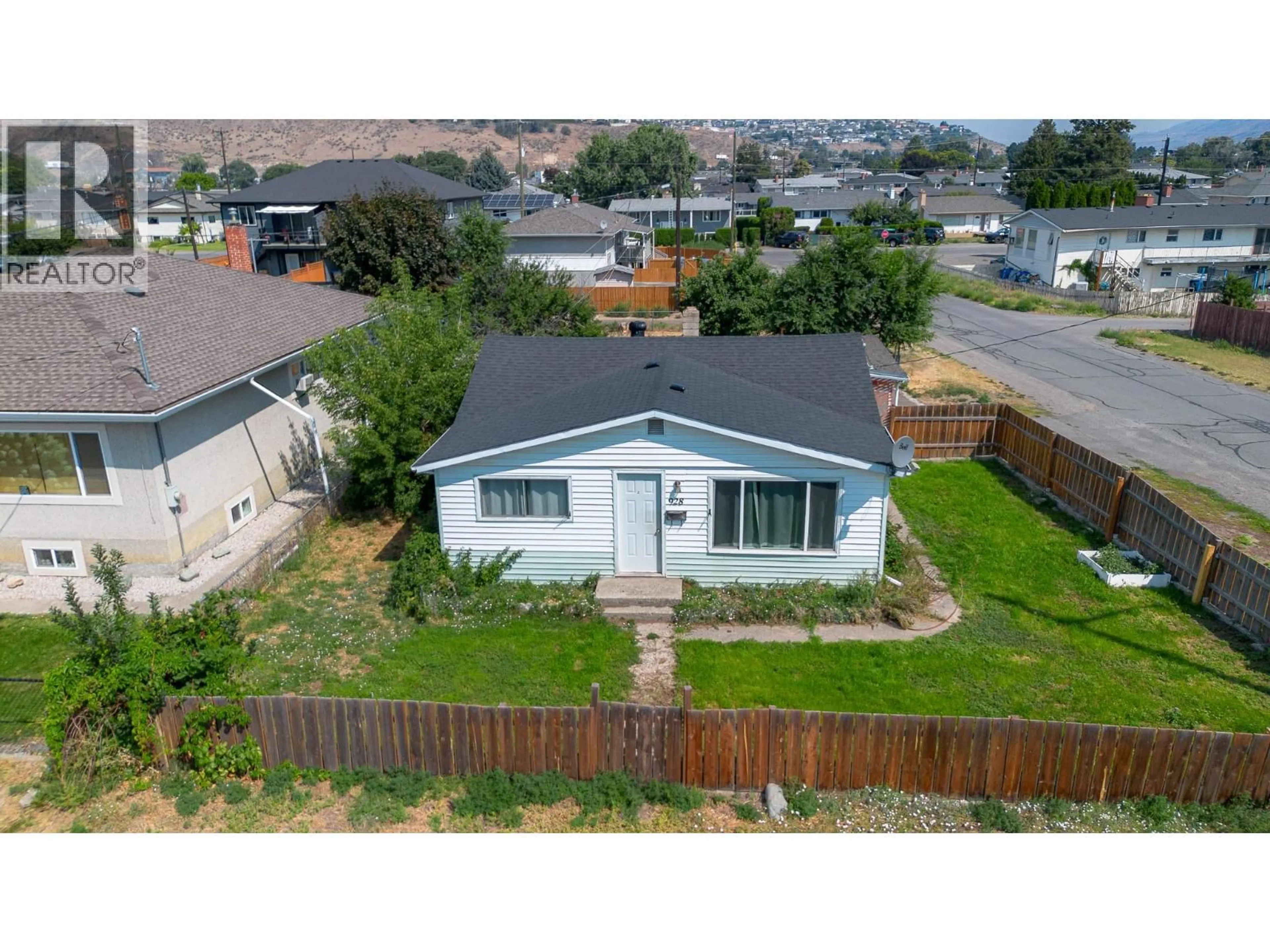 A pic from outside/outdoor area/front of a property/back of a property/a pic from drone, mountain view for 928 SHERBROOKE AVENUE, Kamloops British Columbia V2B1W2