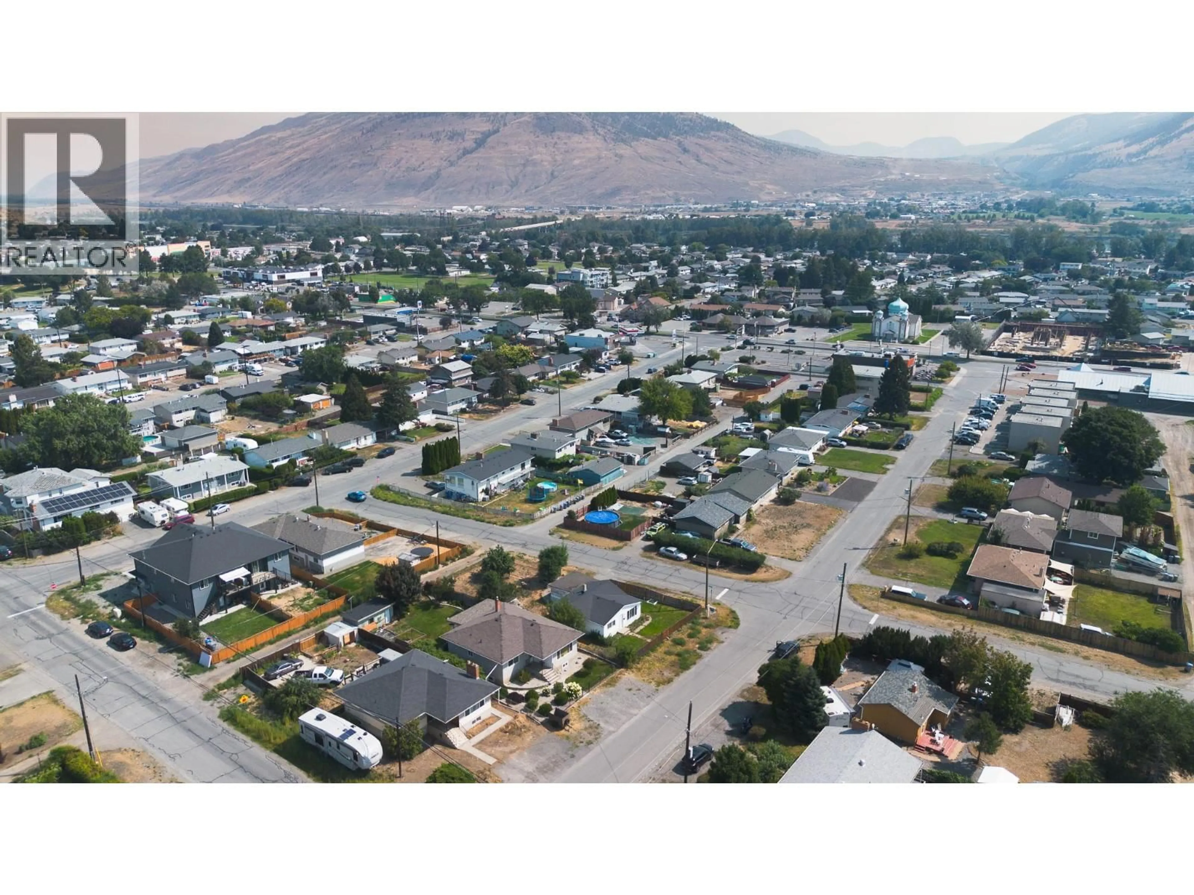 A pic from outside/outdoor area/front of a property/back of a property/a pic from drone, mountain view for 928 SHERBROOKE AVENUE, Kamloops British Columbia V2B1W2