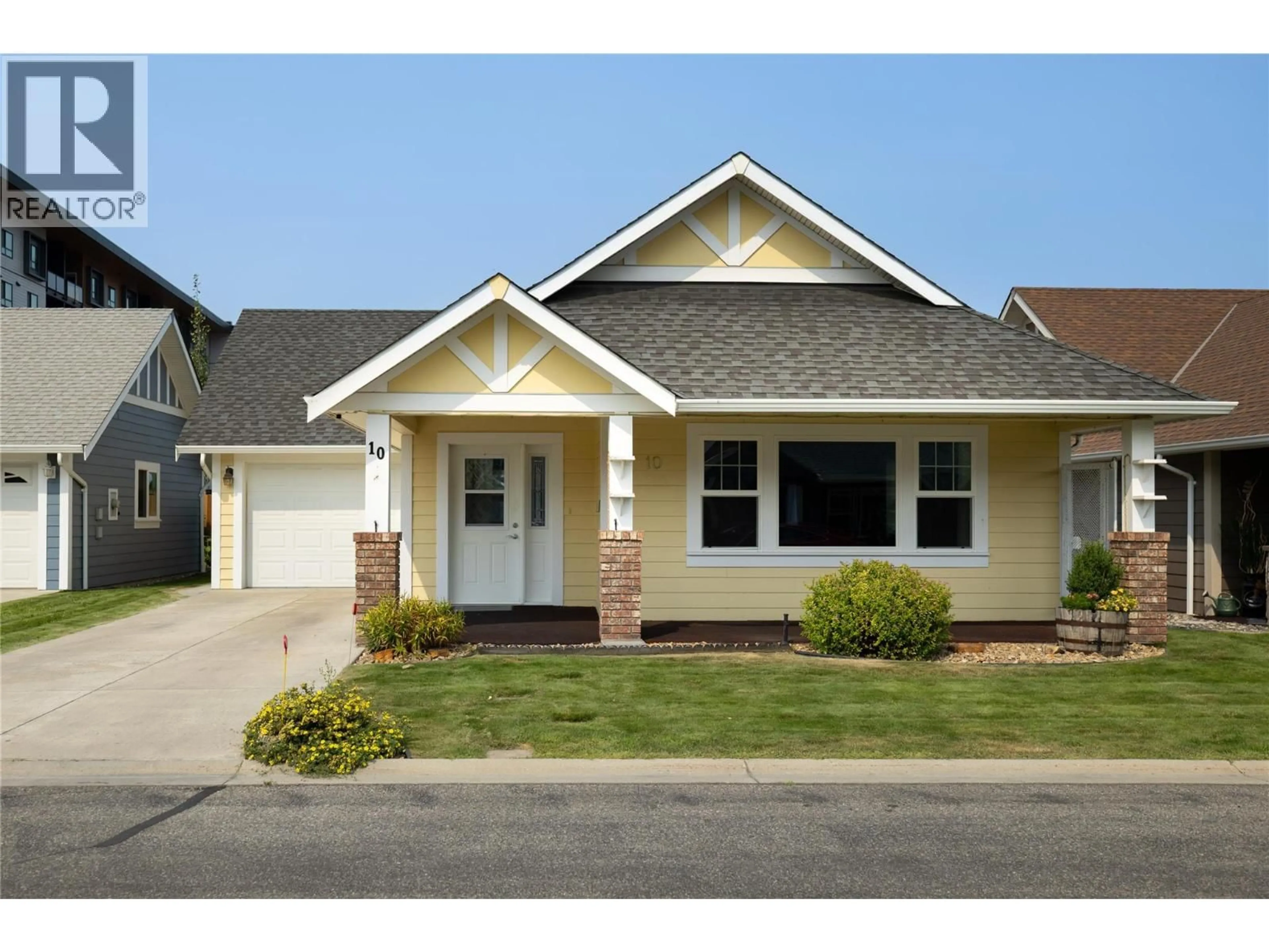 Home with vinyl exterior material, street for #10 1231 10 STREET SOUTHWEST, Salmon Arm British Columbia V1E0A5
