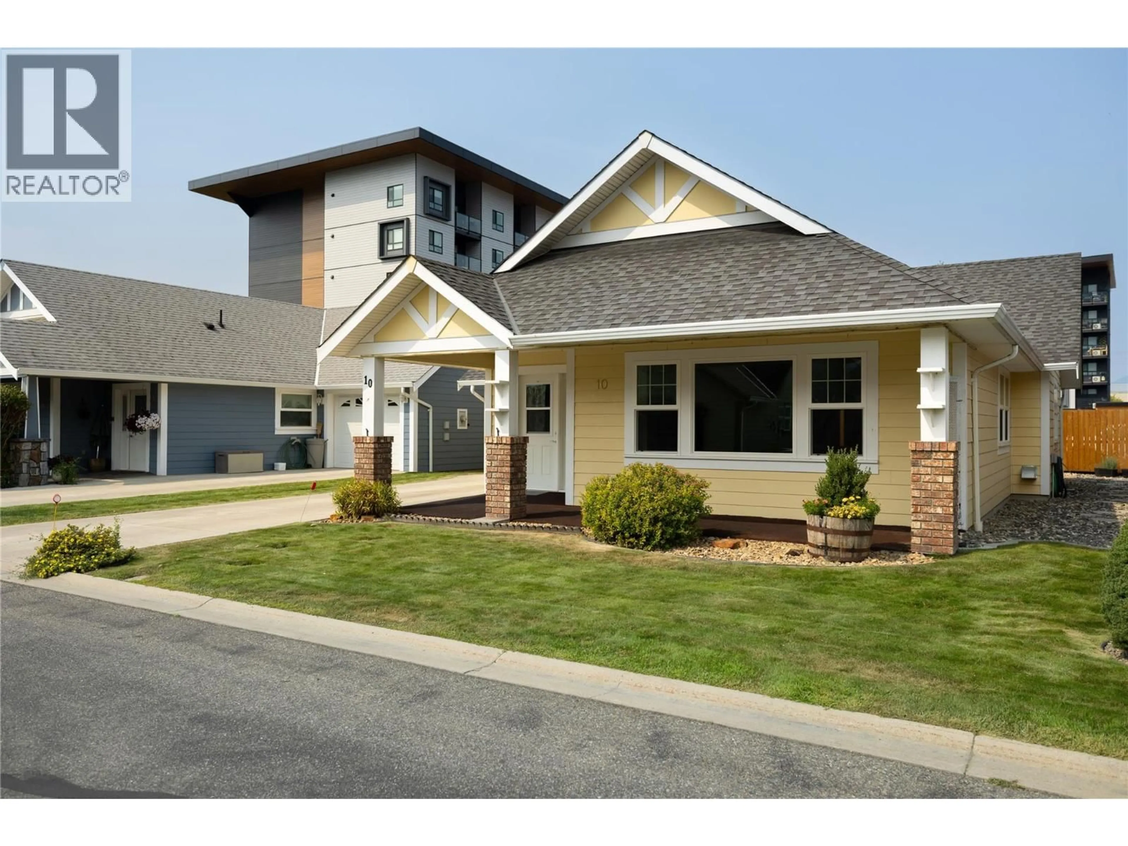 Home with vinyl exterior material, street for #10 1231 10 STREET SOUTHWEST, Salmon Arm British Columbia V1E0A5