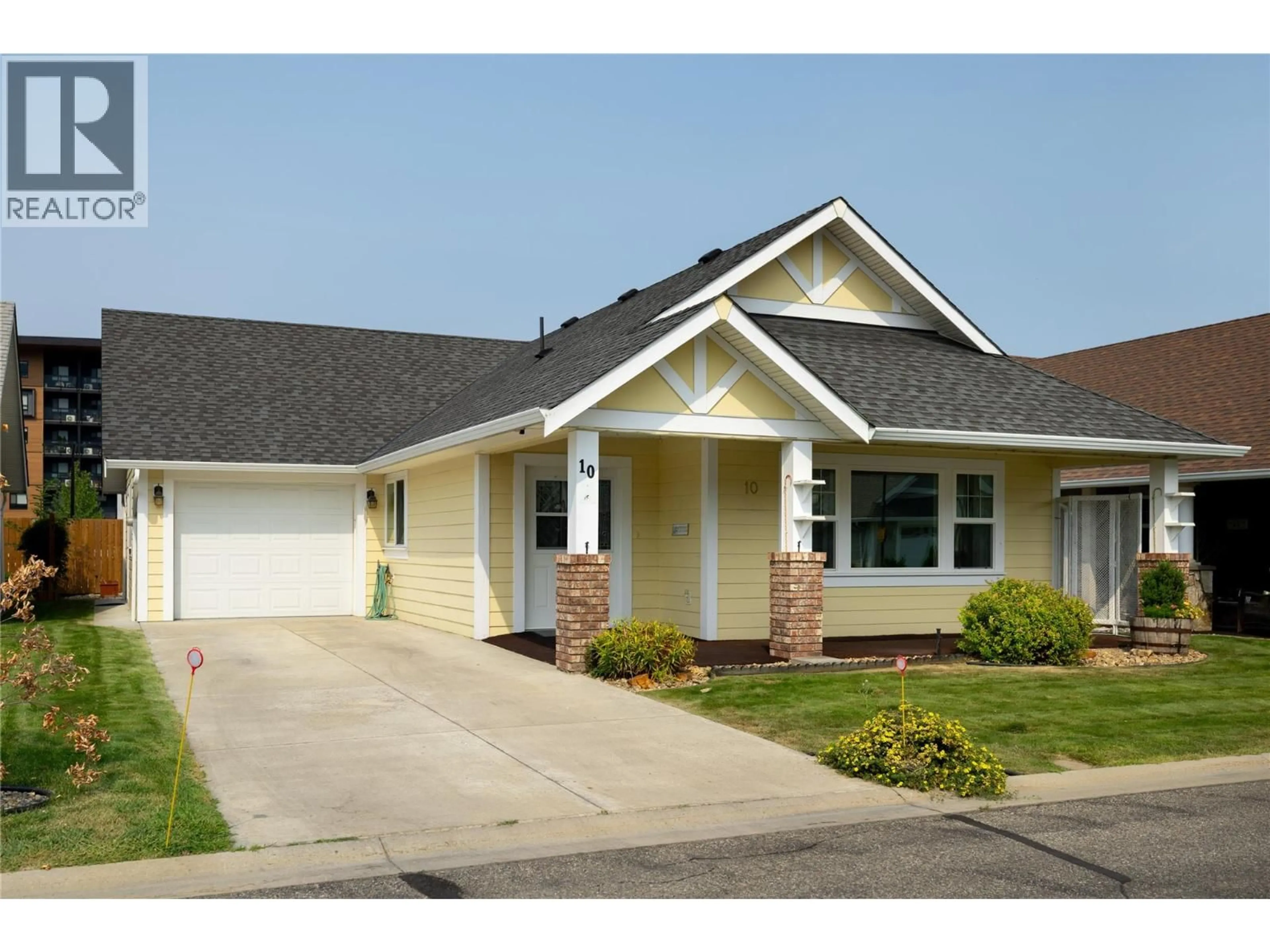 Home with vinyl exterior material, street for #10 1231 10 STREET SOUTHWEST, Salmon Arm British Columbia V1E0A5