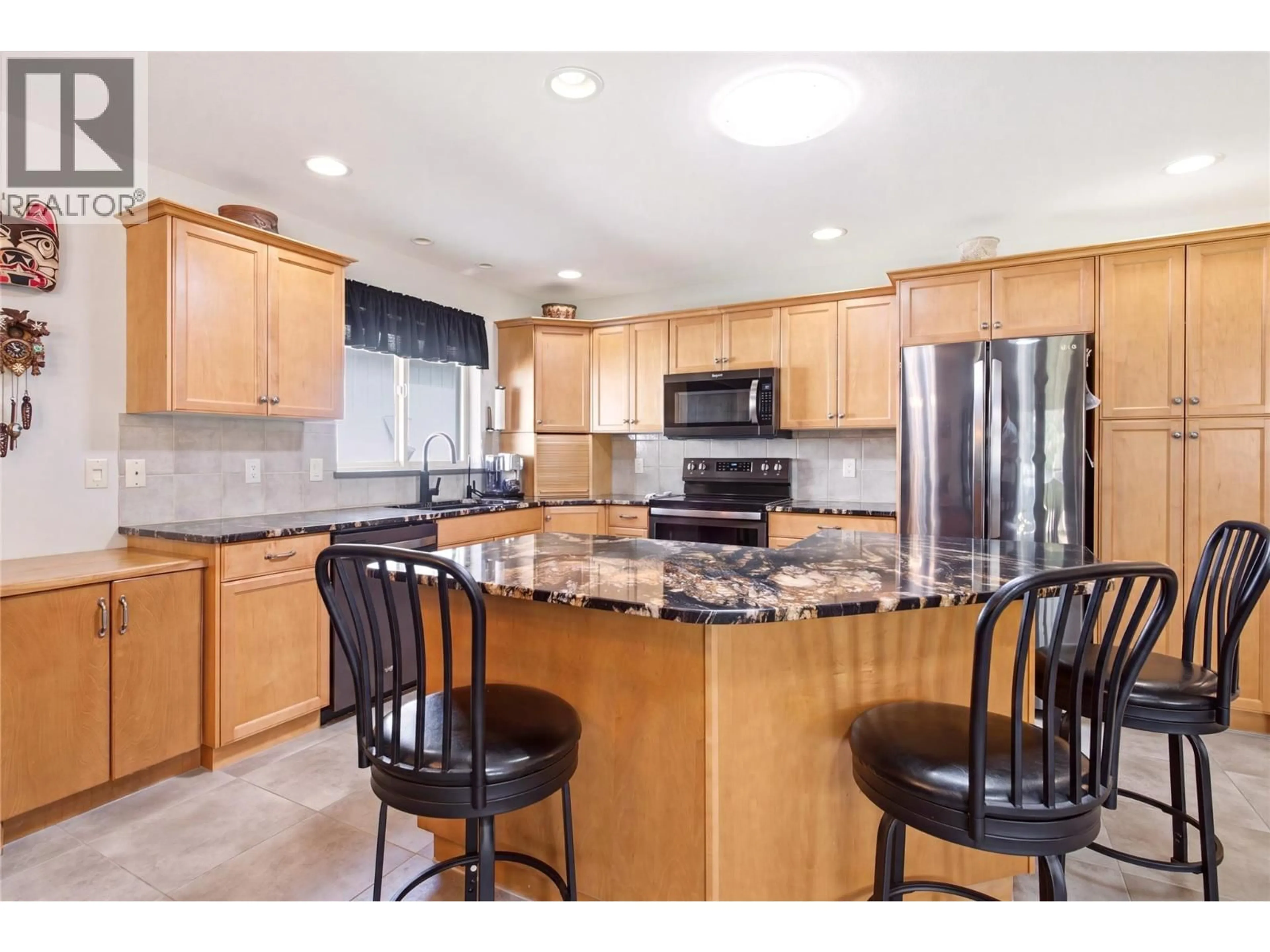 Open concept kitchen, ceramic/tile floor for 58 - 2365 STILLINGFLEET ROAD, Kelowna British Columbia V1W4X5
