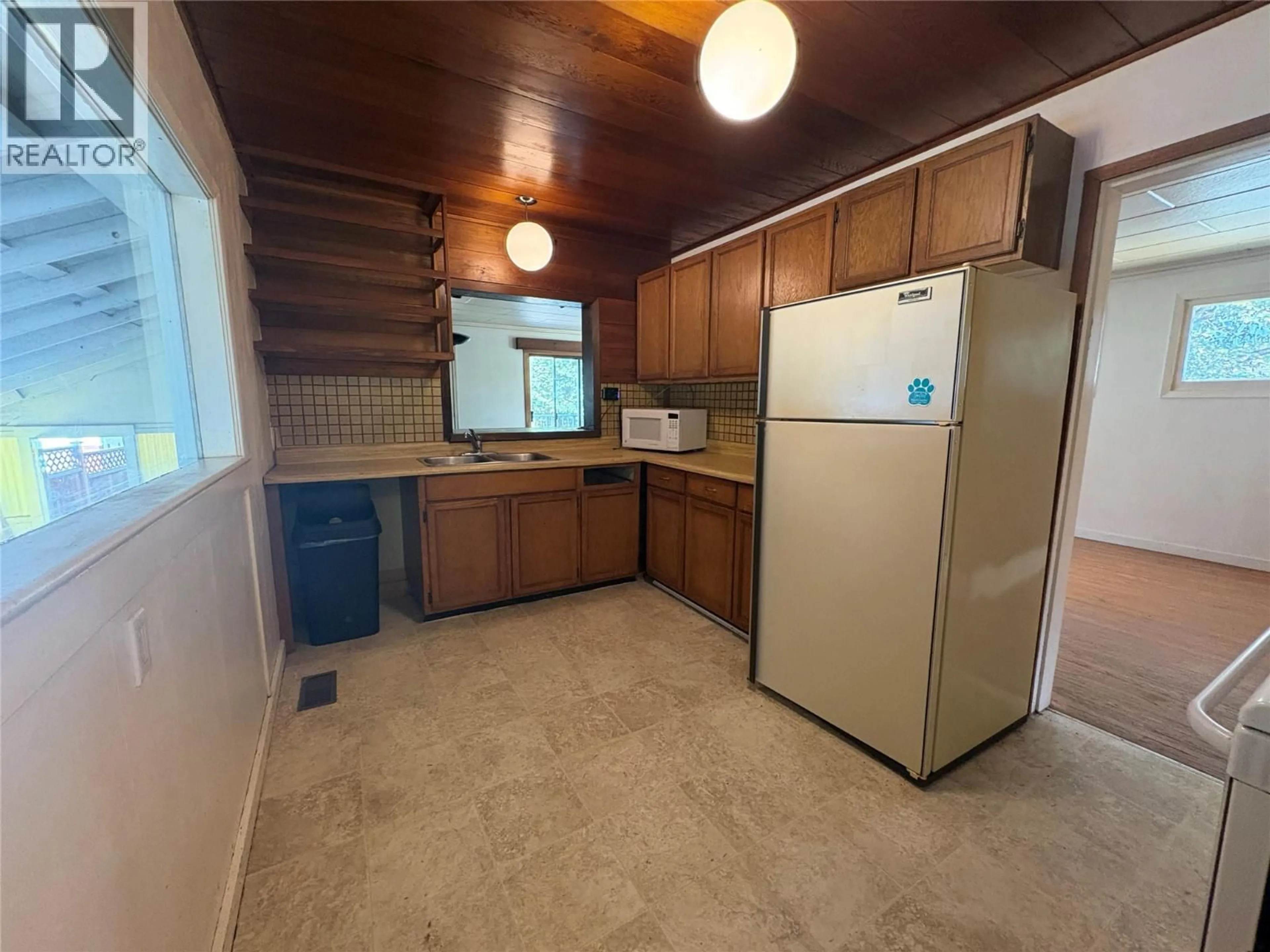 Standard kitchen, unknown for 1104 MCQUARRIE AVENUE, Nelson British Columbia V1L1B2