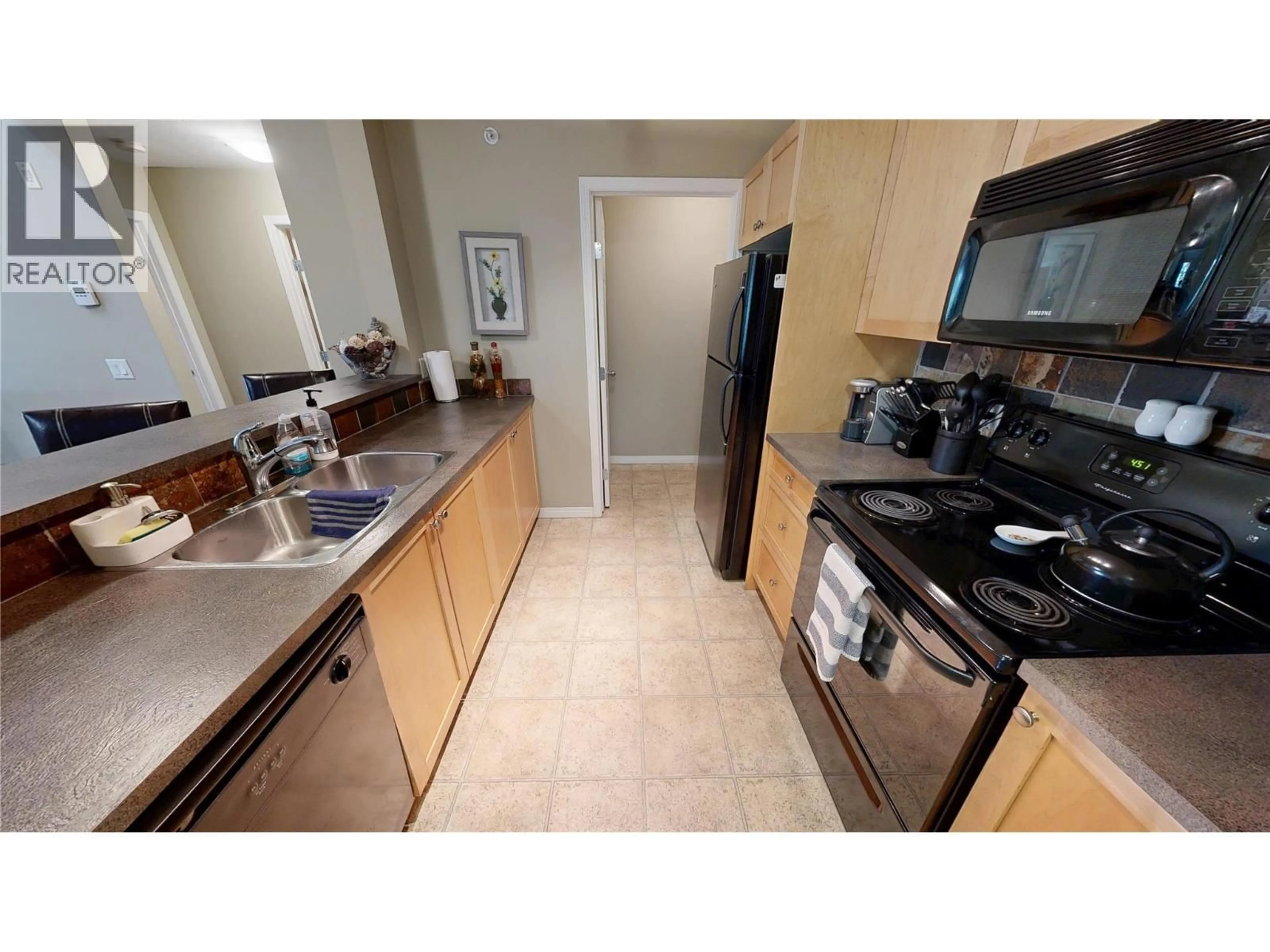 Standard kitchen, unknown for 308 - 4875 RADIUM BOULEVARD, Radium Hot Springs British Columbia V0A1M0