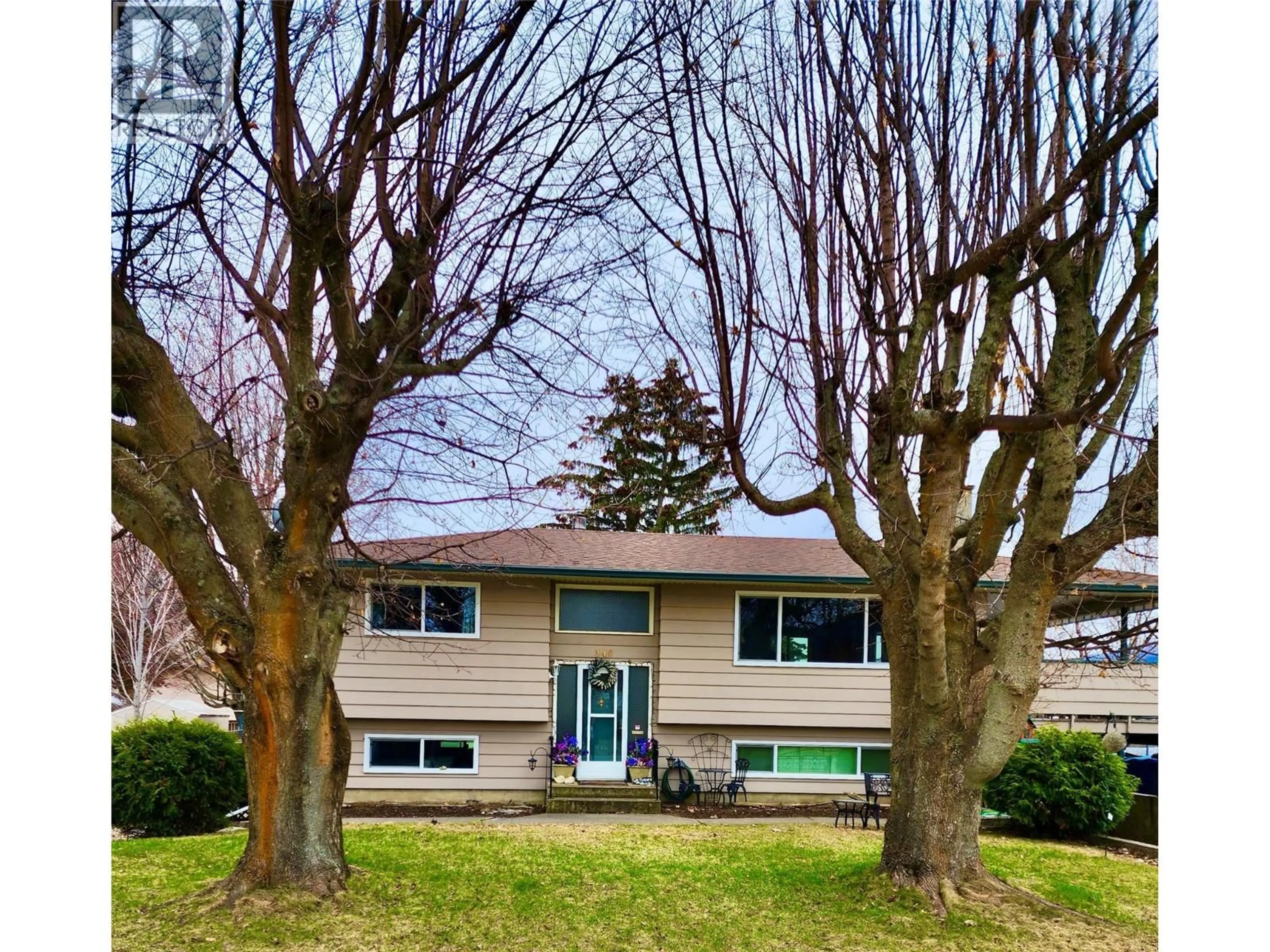 Home with vinyl exterior material, street for 340 LAKESHORE DRIVE, Chase British Columbia V0E1M0