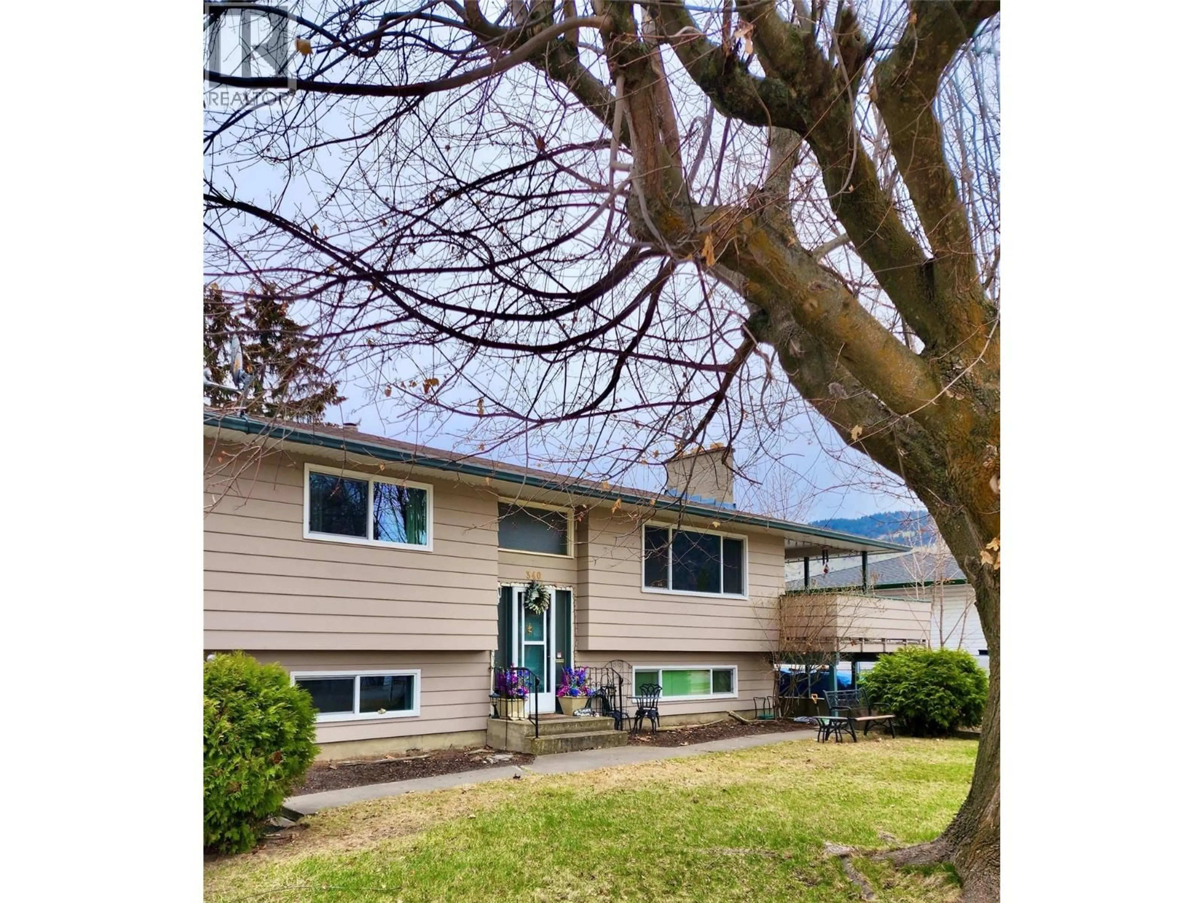 Home with vinyl exterior material, street for 340 LAKESHORE DRIVE, Chase British Columbia V0E1M0