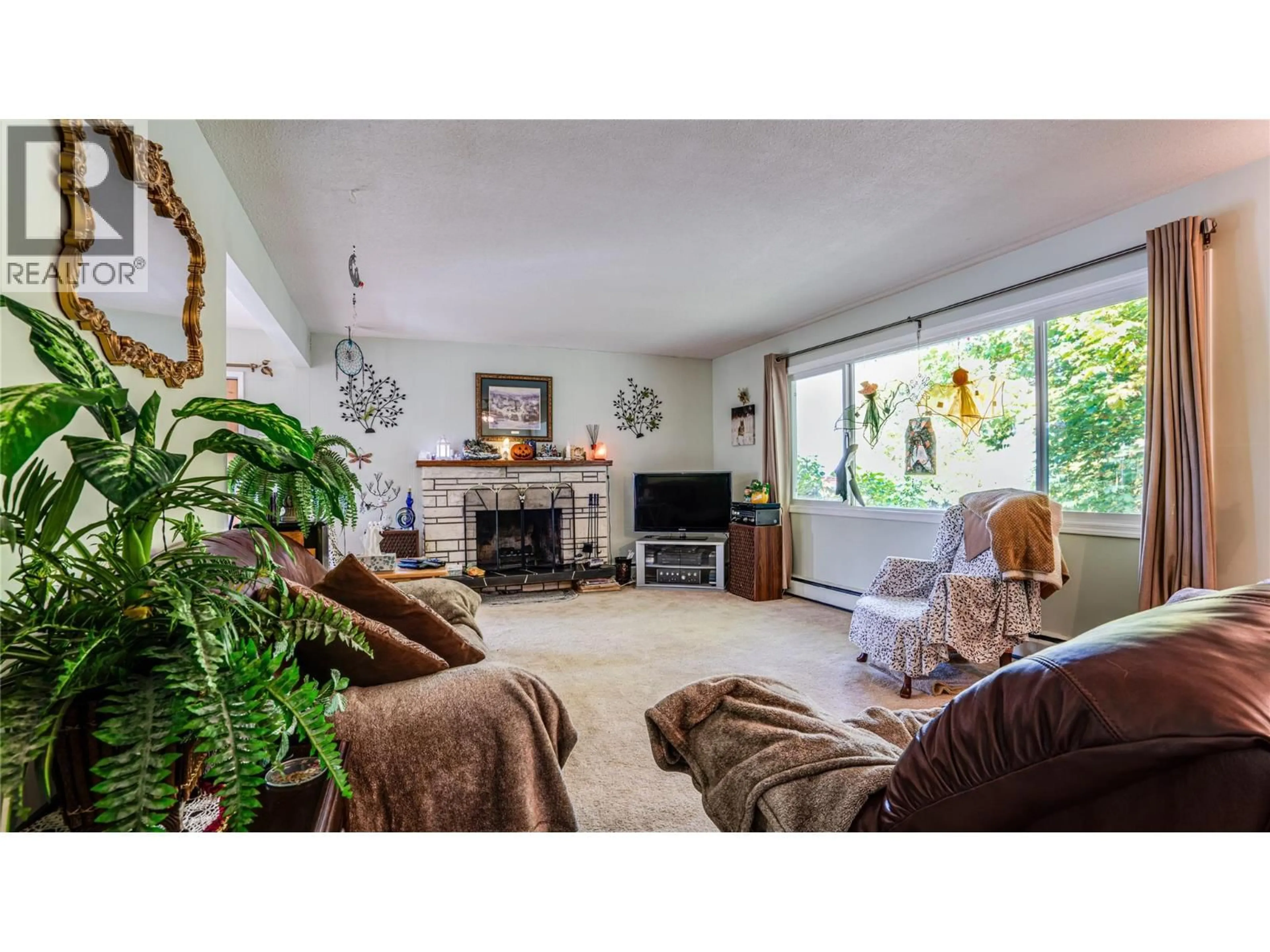 Living room with furniture, unknown for 340 LAKESHORE DRIVE, Chase British Columbia V0E1M0