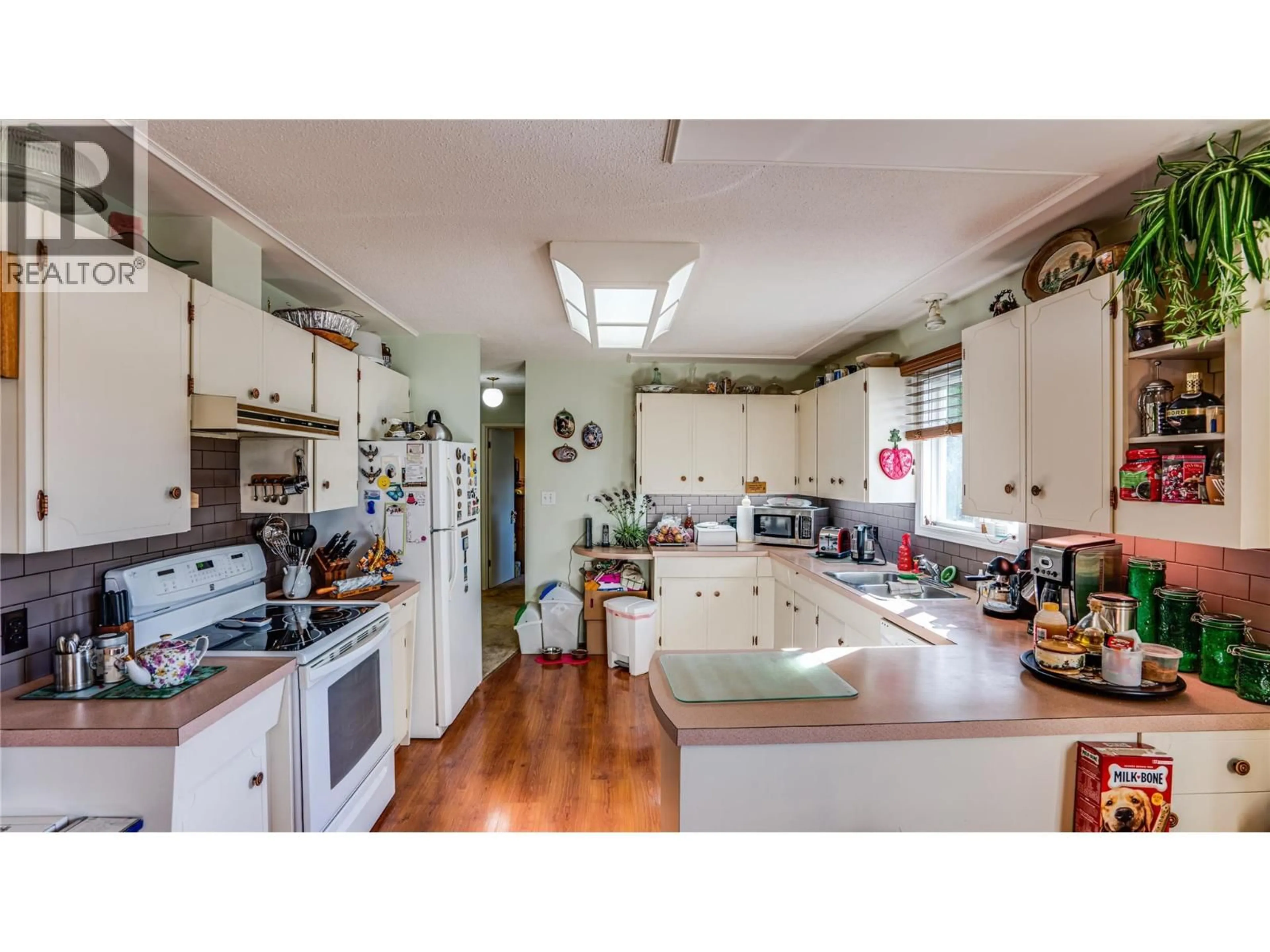 Standard kitchen, unknown for 340 LAKESHORE DRIVE, Chase British Columbia V0E1M0