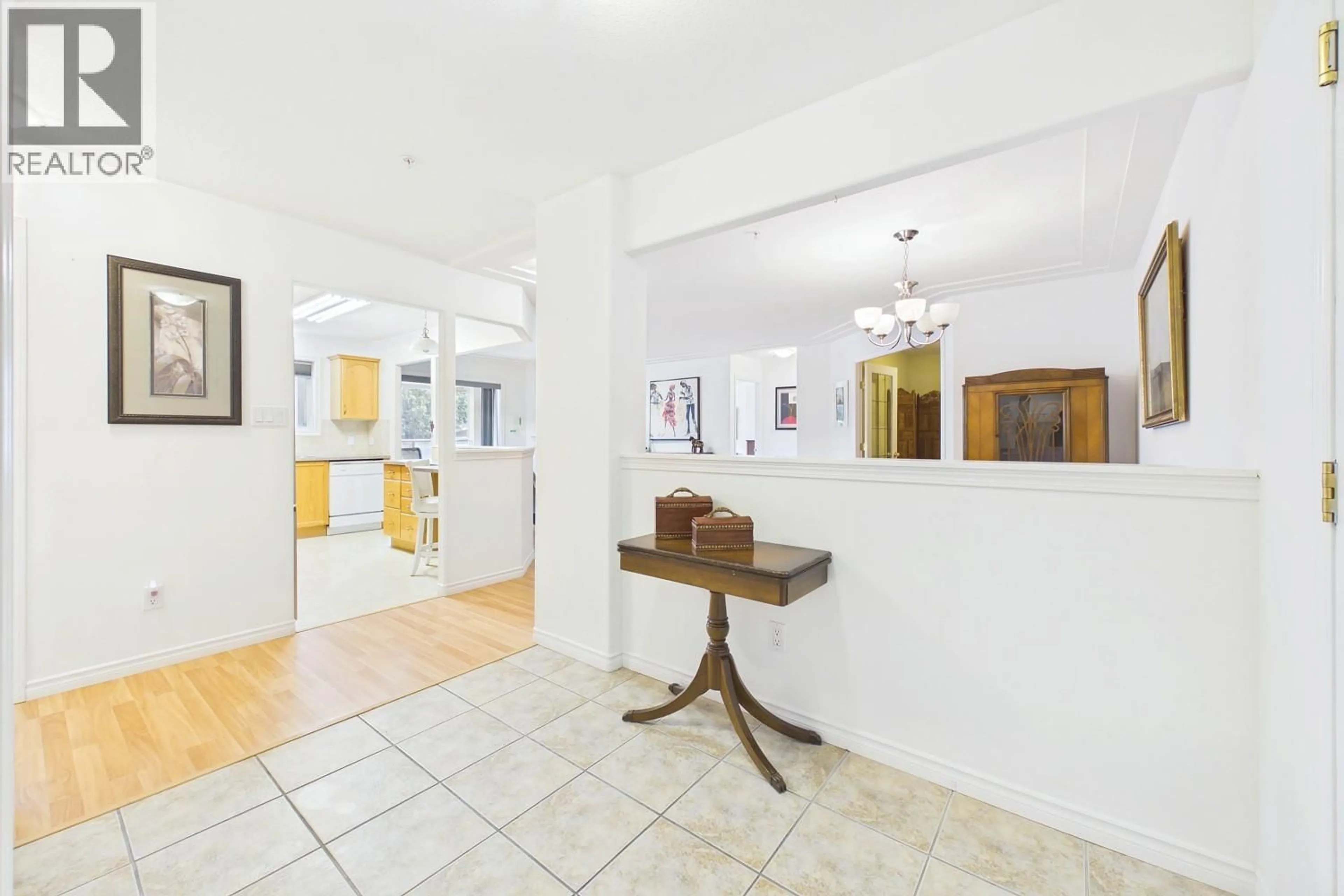 Indoor foyer for 204 - 2285 ATKINSON STREET, Penticton British Columbia V2A8R7