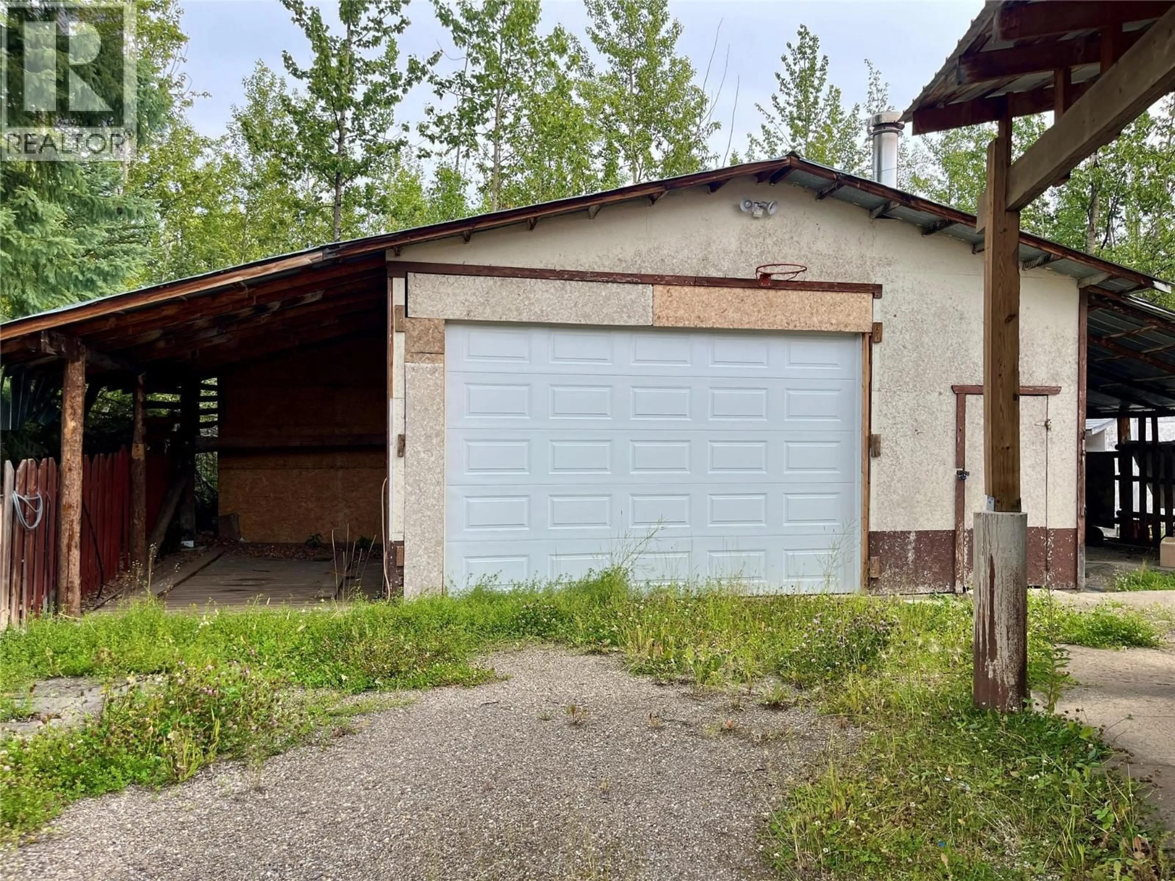 Indoor garage for 155 MEIKLE AVENUE, Tumbler Ridge British Columbia V0C2W0