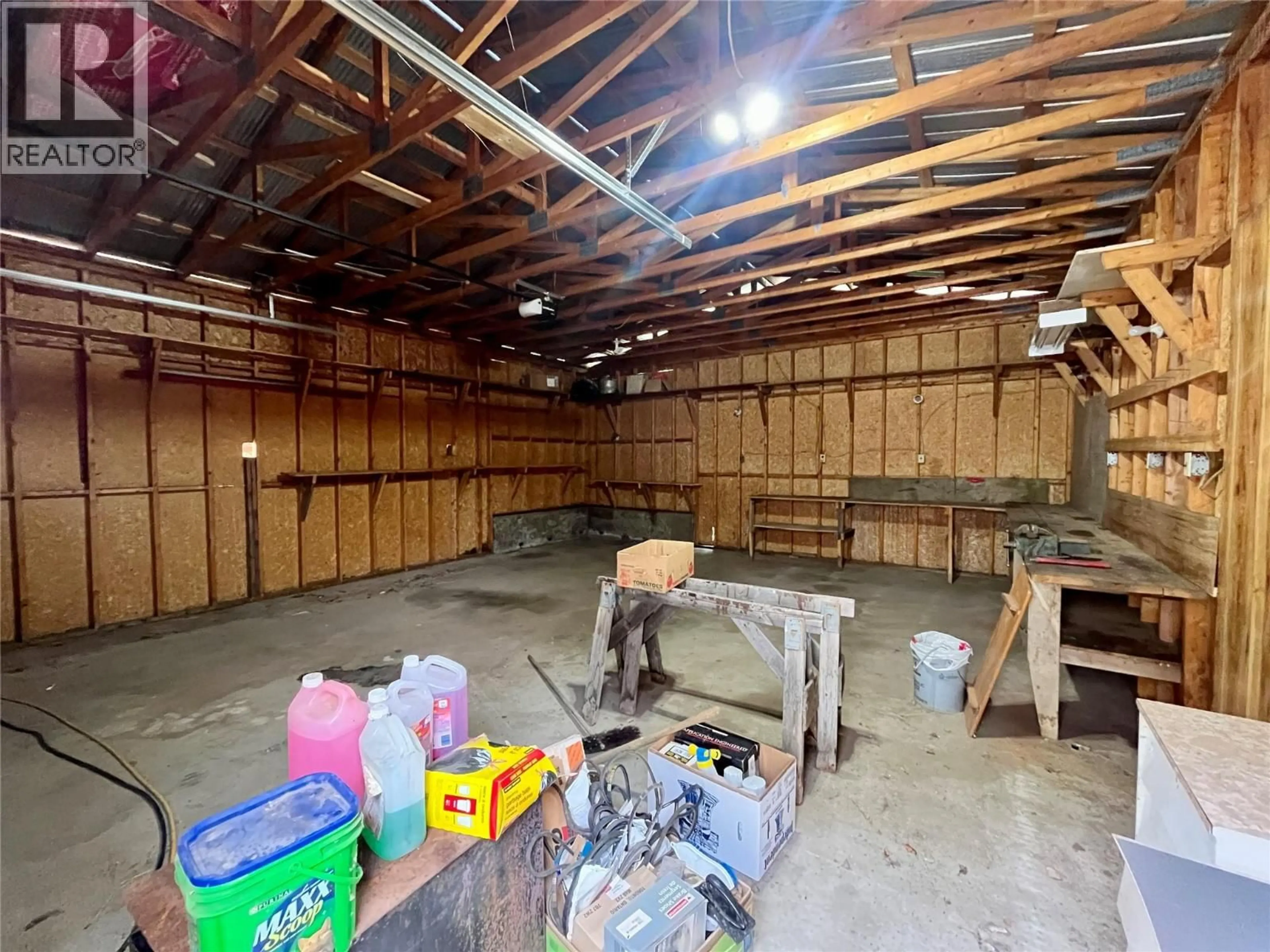 Indoor garage for 155 MEIKLE AVENUE, Tumbler Ridge British Columbia V0C2W0