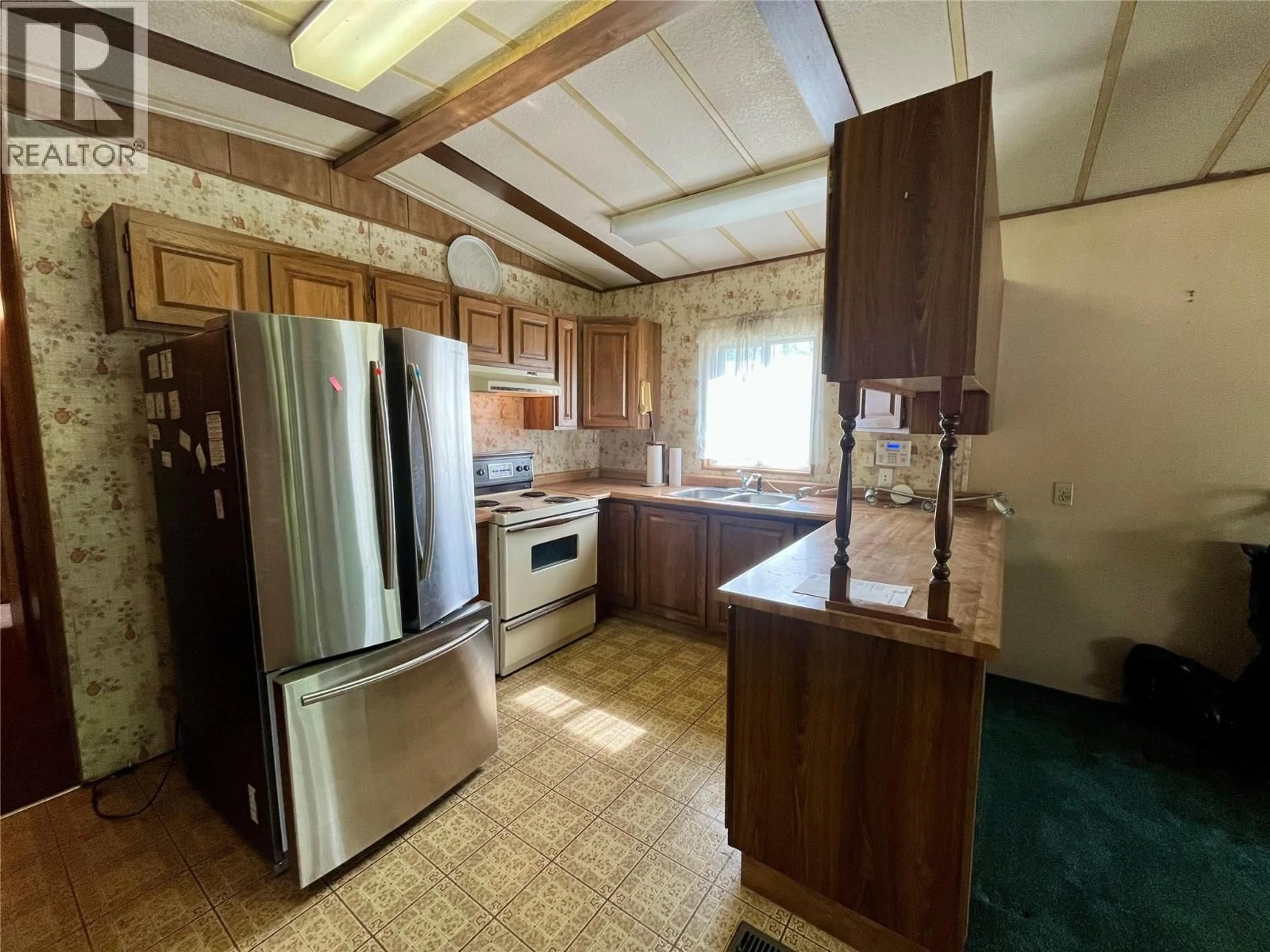 Standard kitchen, unknown for 155 MEIKLE AVENUE, Tumbler Ridge British Columbia V0C2W0