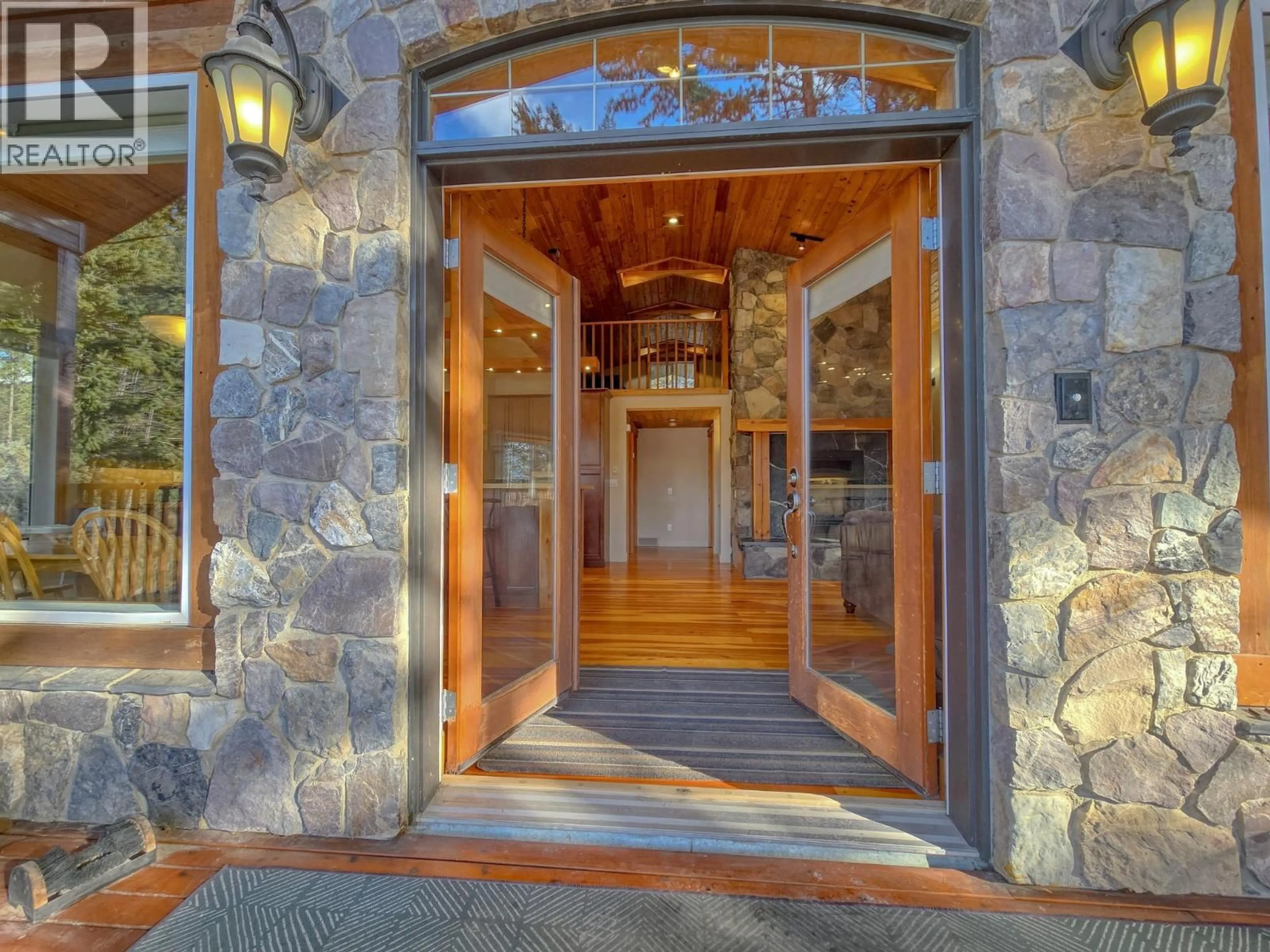 Indoor entryway for 4980 TIMBERSIDE PLACE, Windermere British Columbia v0a1k3