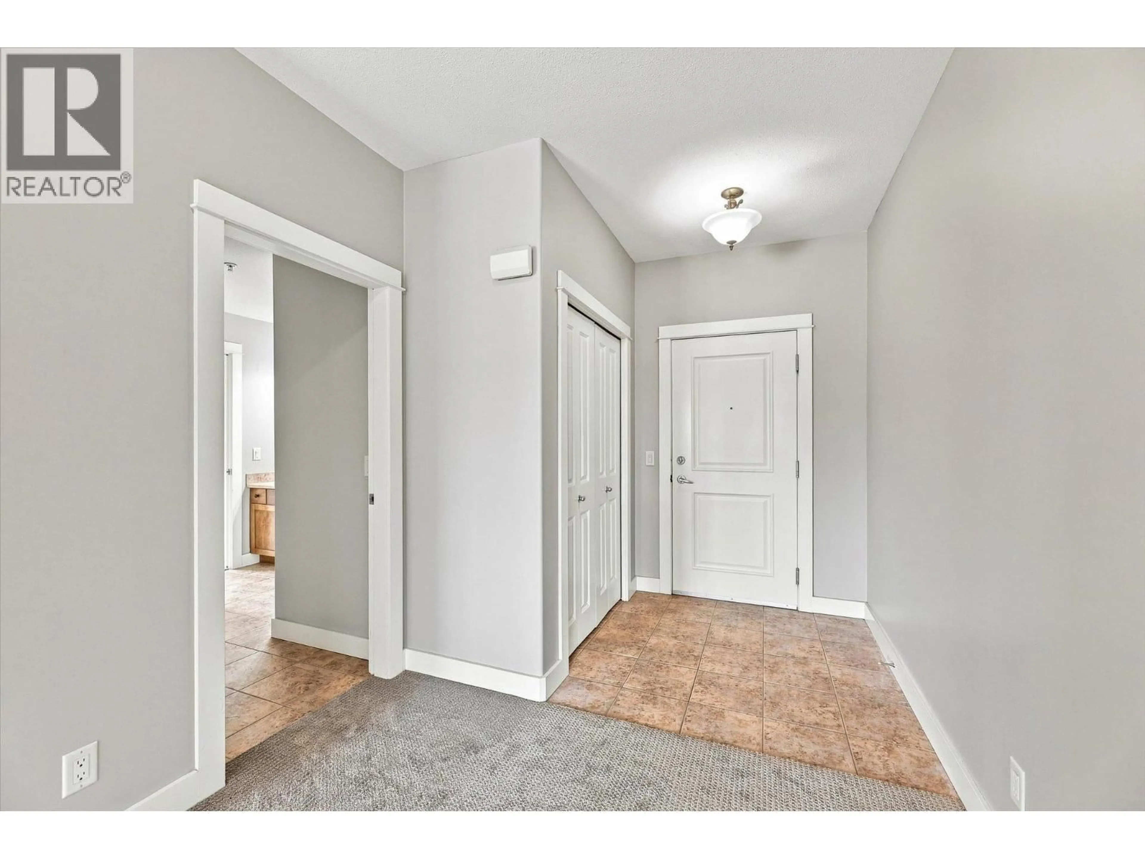 Indoor entryway for 318 - 2551 SHORELINE DRIVE, Lake Country British Columbia V4V2P2