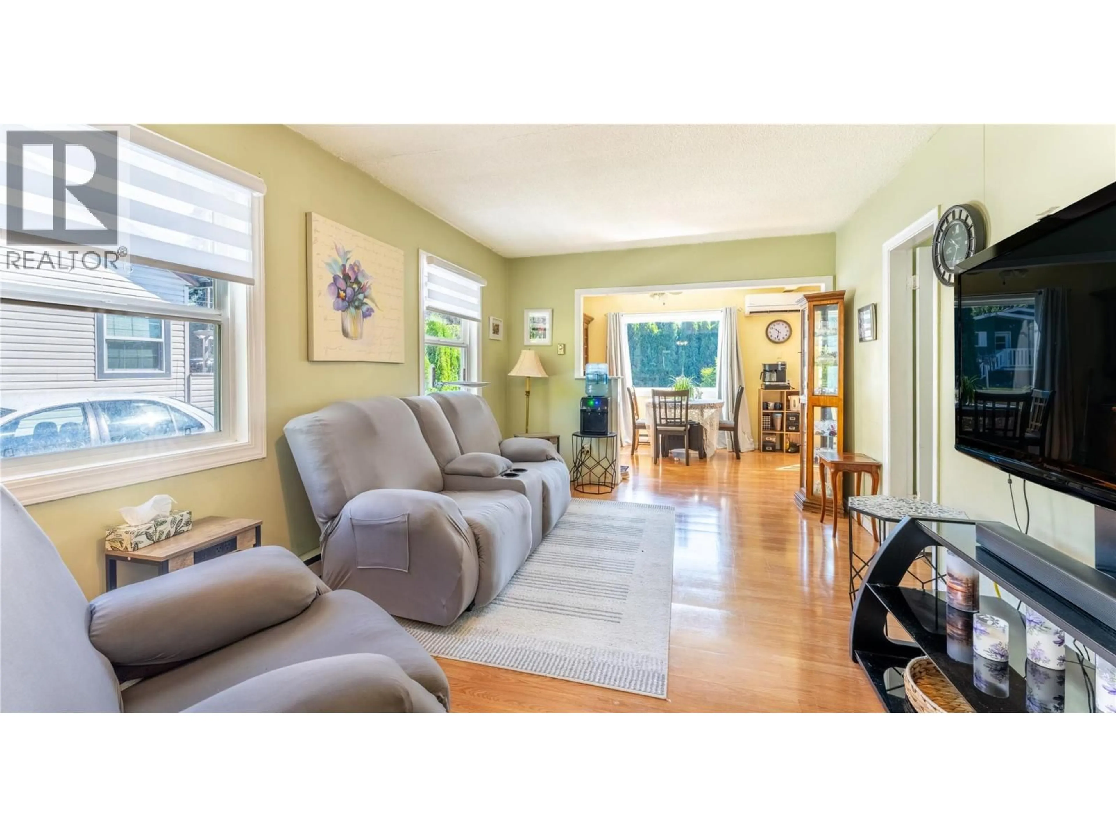 Living room with furniture, unknown for 215 19TH AVENUE SOUTH, Creston British Columbia V0B1G5