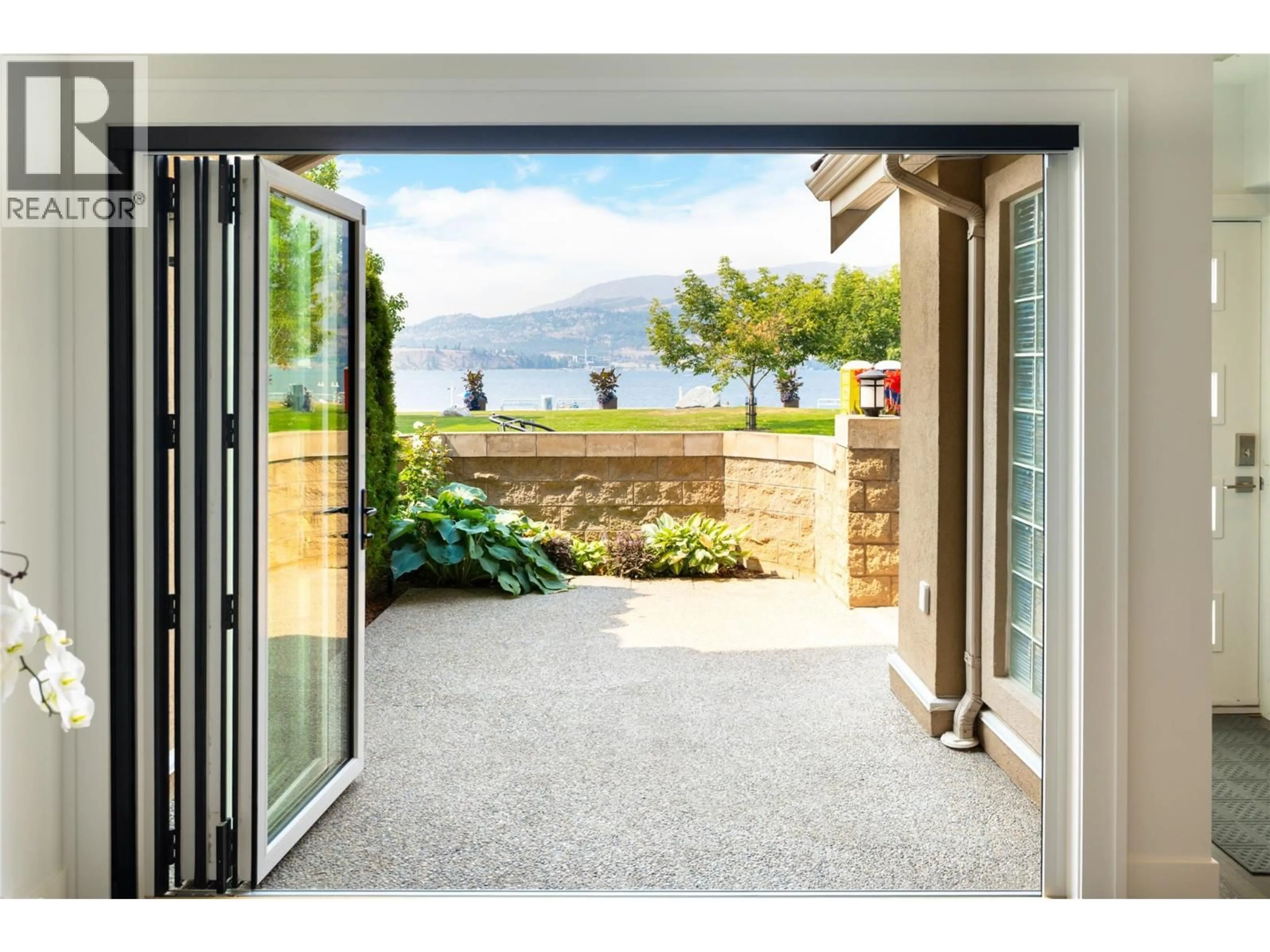 Indoor entryway for 123 - 1156 SUNSET DRIVE, Kelowna British Columbia V1Y9R7