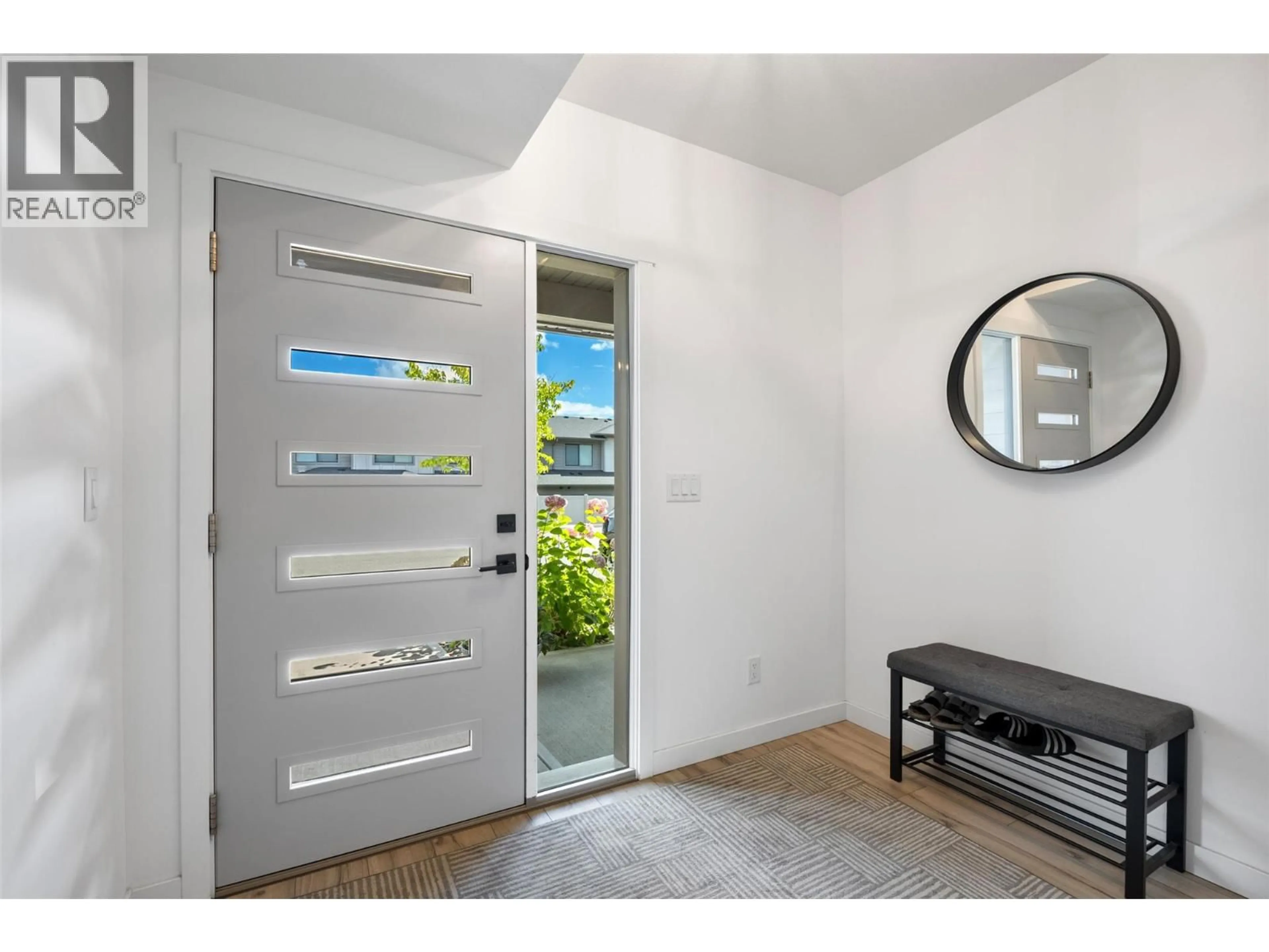 Indoor entryway for 120 - 1323 KINROSS PLACE, Kamloops British Columbia V1S0B8