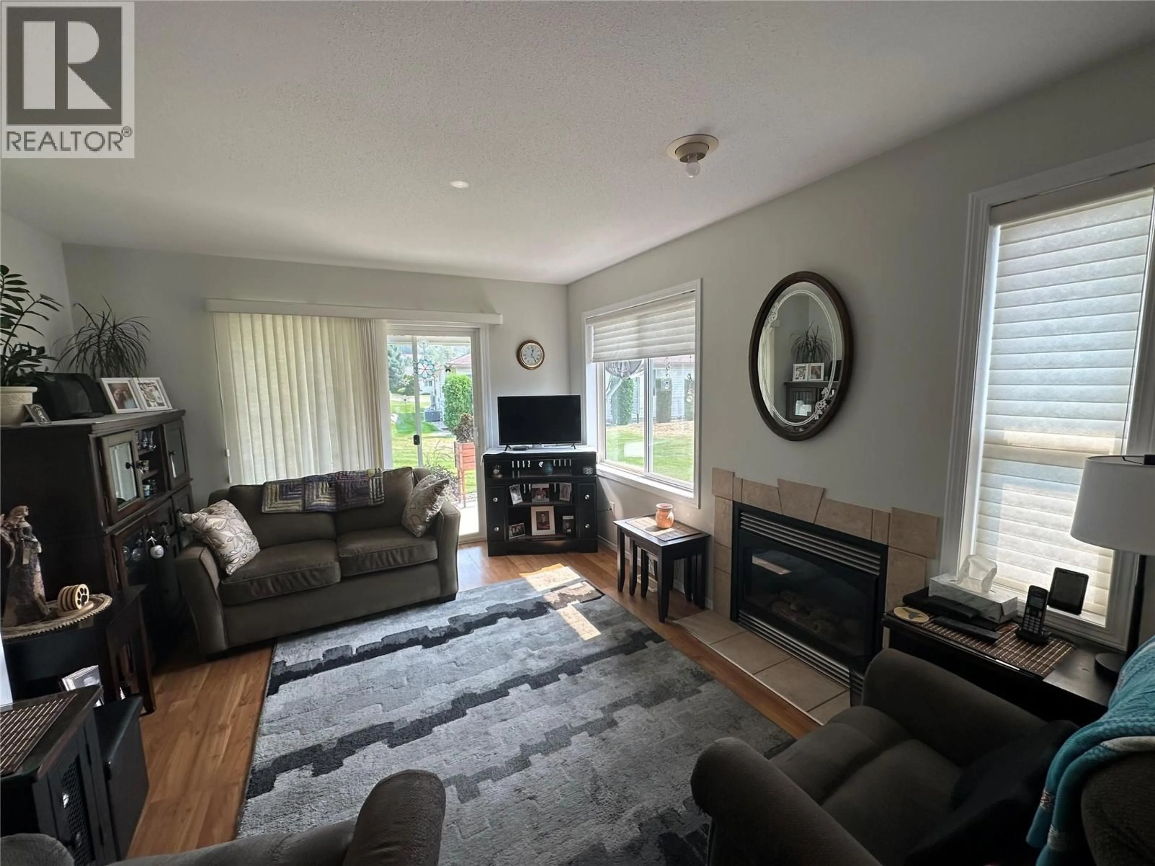 Living room with furniture, wood/laminate floor for 7186 WRIGHT WAY, Trail British Columbia V1R4X6