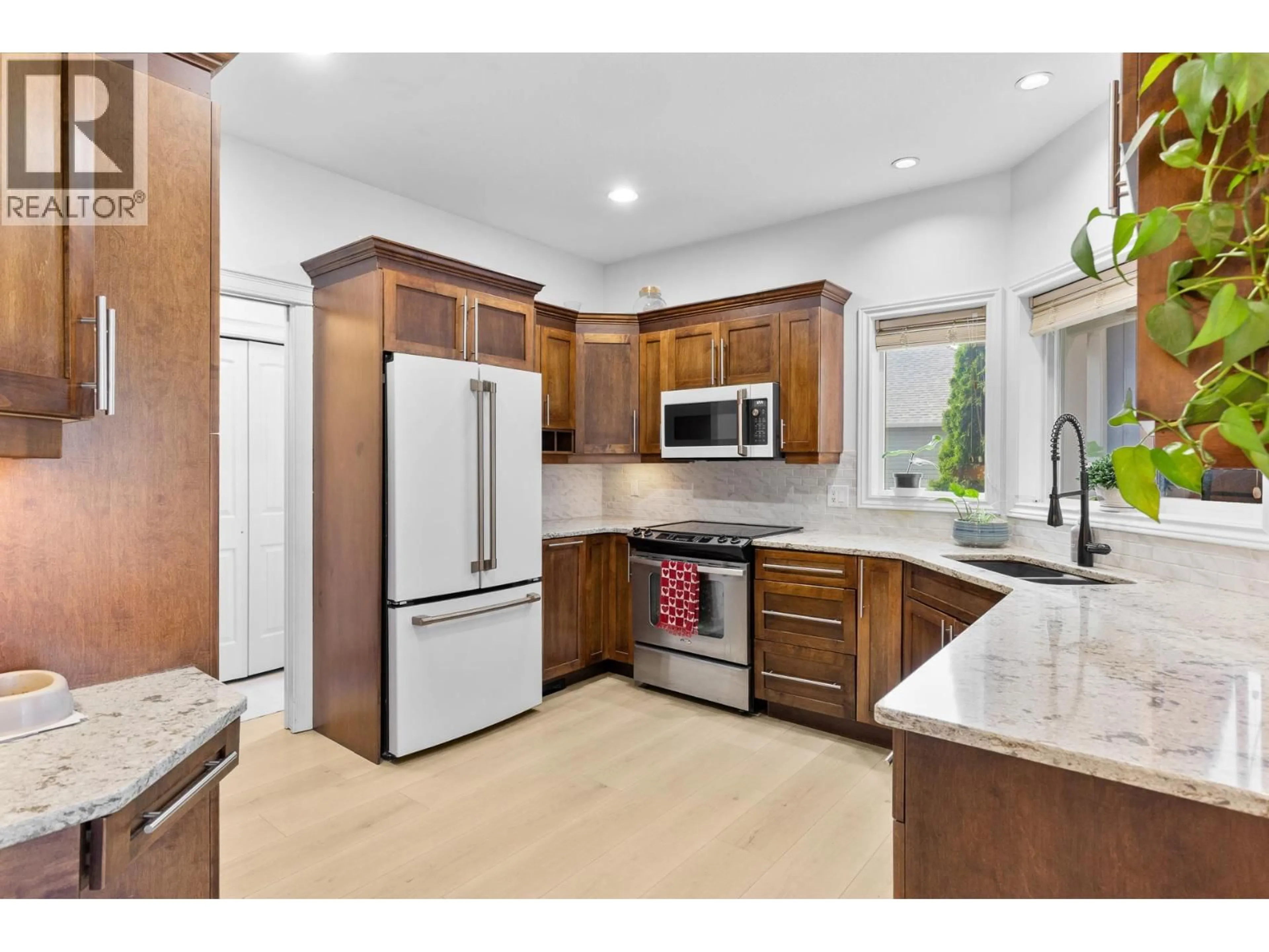 Open concept kitchen, unknown for 5185 COBBLE COURT, Kelowna British Columbia V1W4Y8