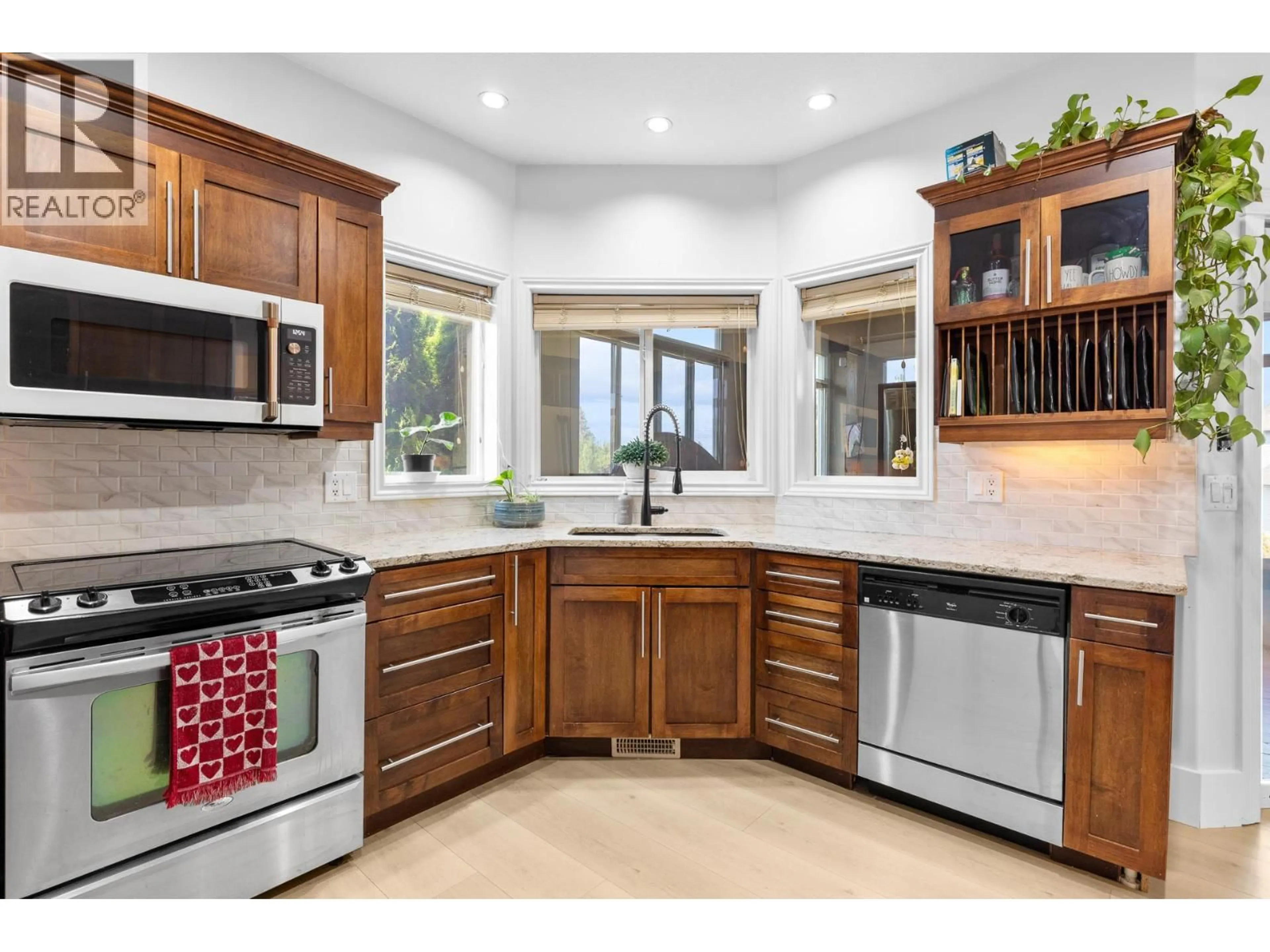 Open concept kitchen, ceramic/tile floor for 5185 COBBLE COURT, Kelowna British Columbia V1W4Y8