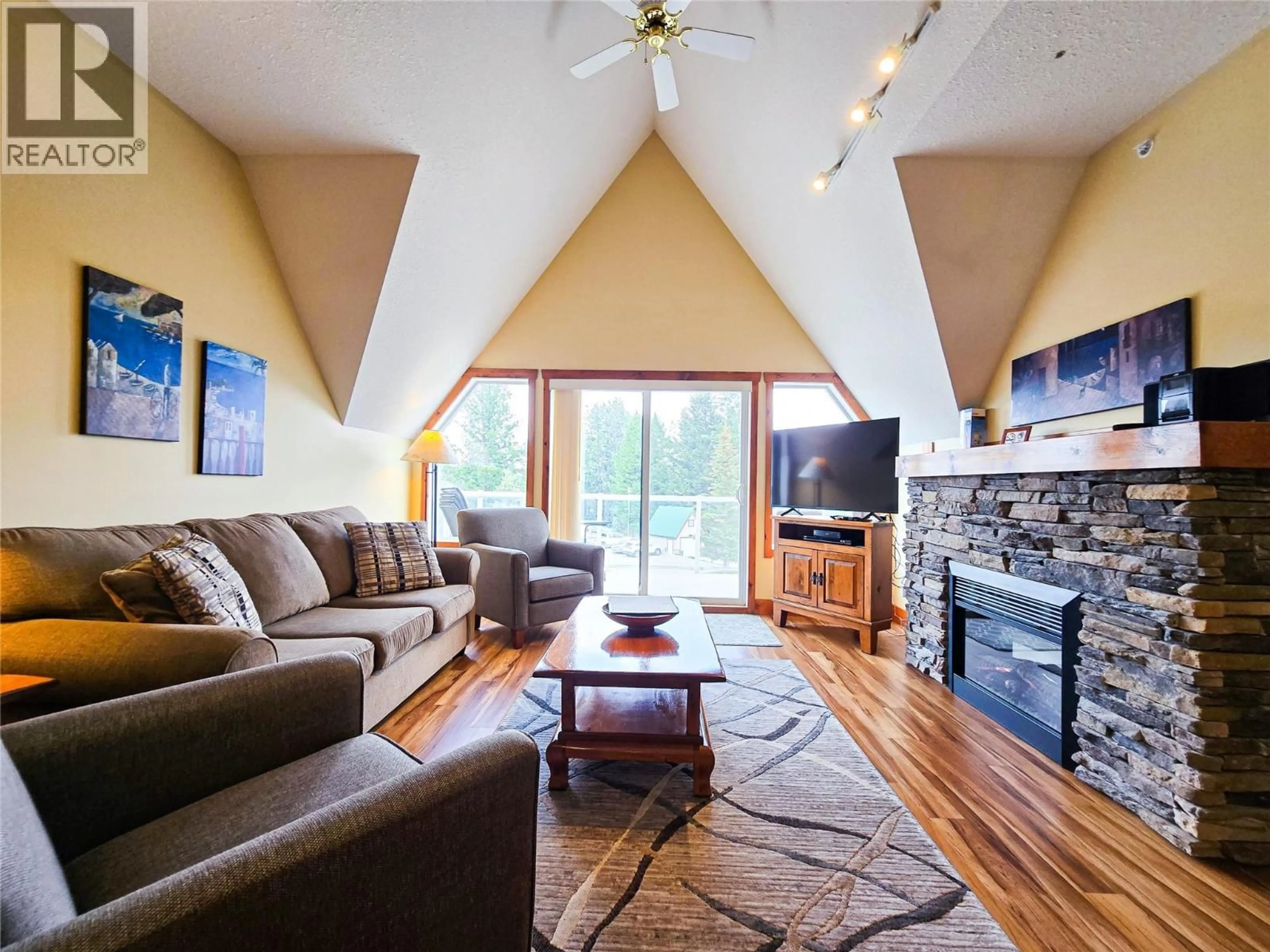 Living room with furniture, unknown for 336I - 701 14A CRESCENT, Invermere British Columbia V0A1K0