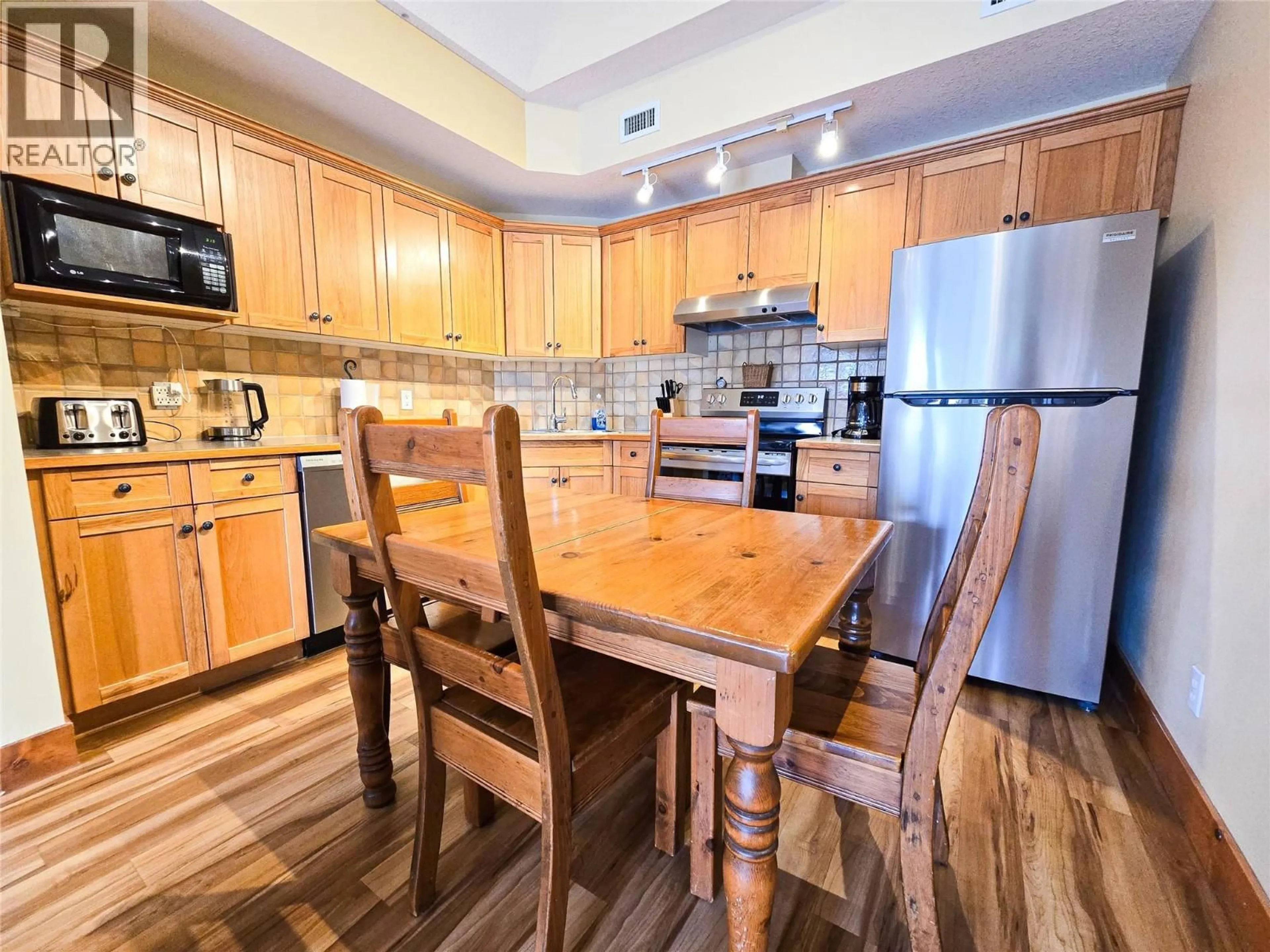 Open concept kitchen, wood/laminate floor for 336I - 701 14A CRESCENT, Invermere British Columbia V0A1K0