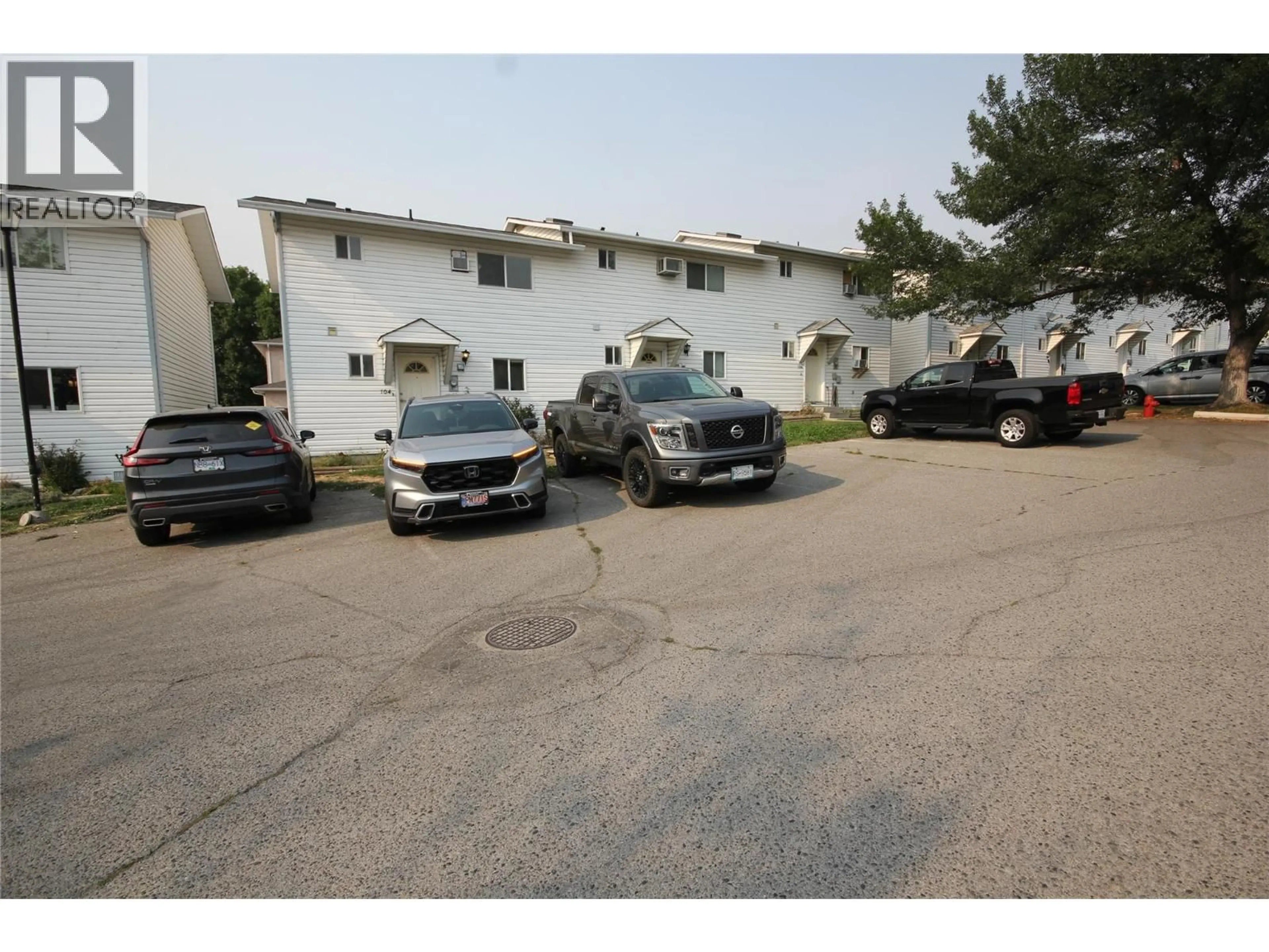 Parking for 104 - 3004 SOUTH MAIN STREET, Penticton British Columbia V2A5J6