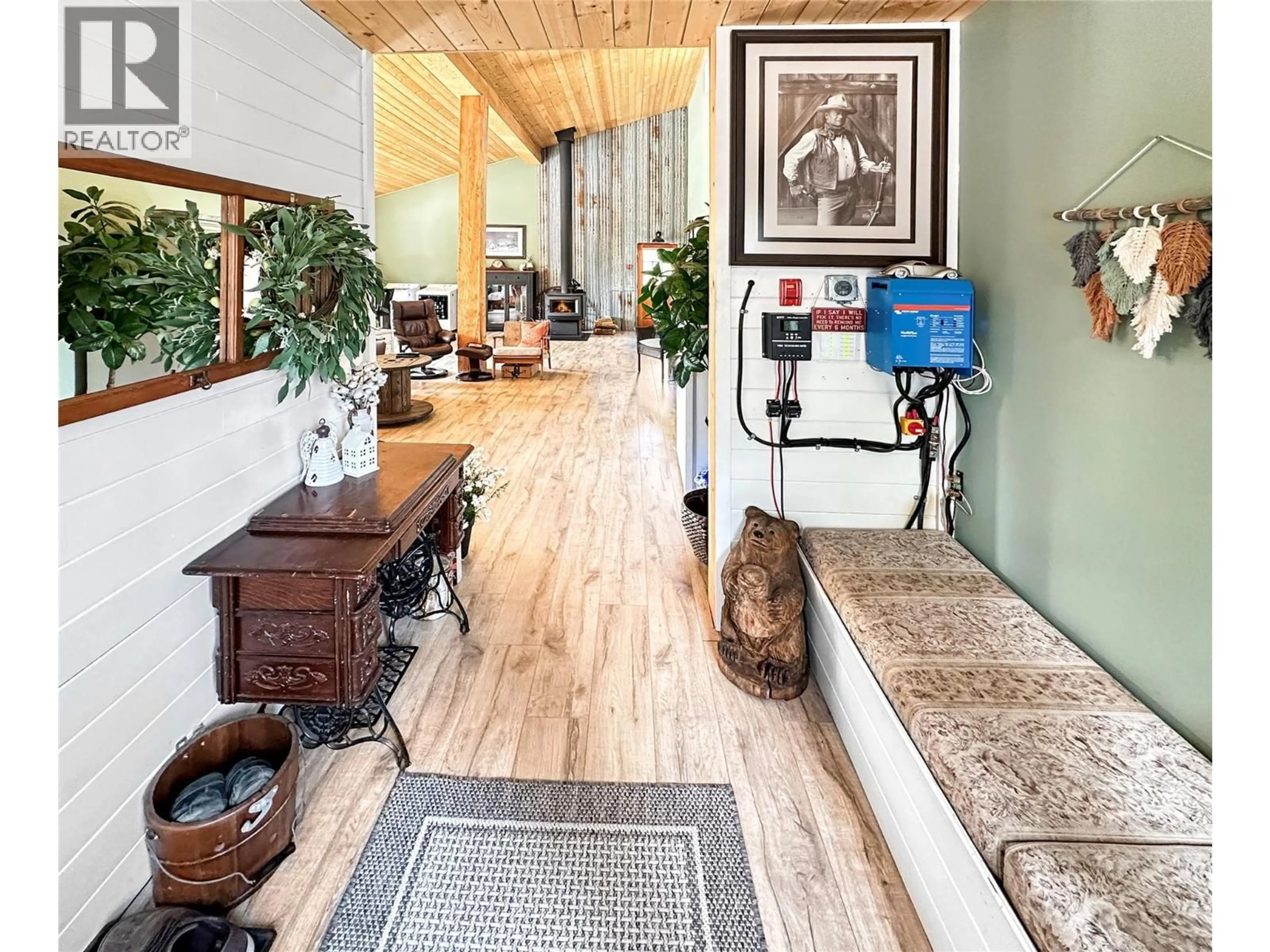 Indoor entryway for 2 CHICKEN ALLEY, Princeton British Columbia V0X1W0