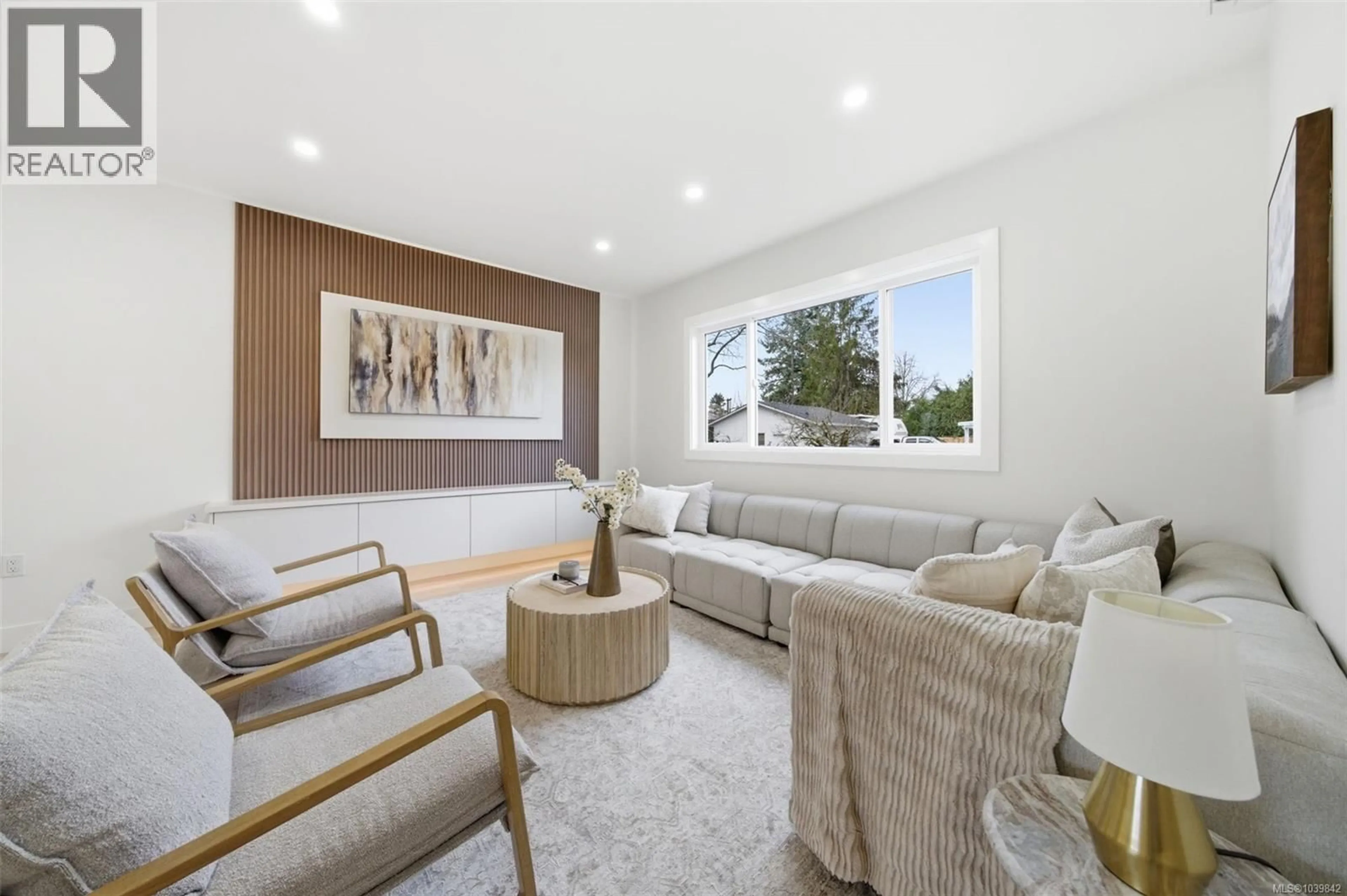 Living room with furniture, unknown for 2 - 621 BROADWAY STREET, Saanich British Columbia V8Z2G5