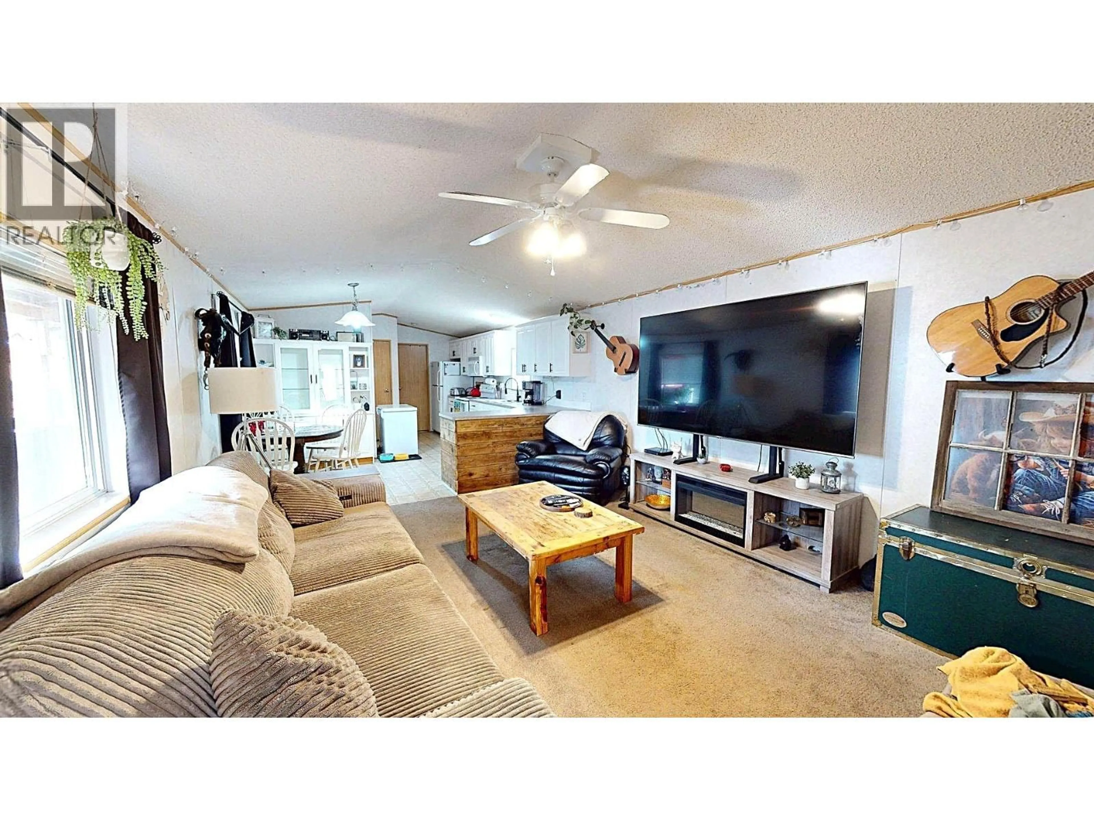 Living room with furniture, unknown for 8 CARLING PLACE, Elkford British Columbia V0B1H0