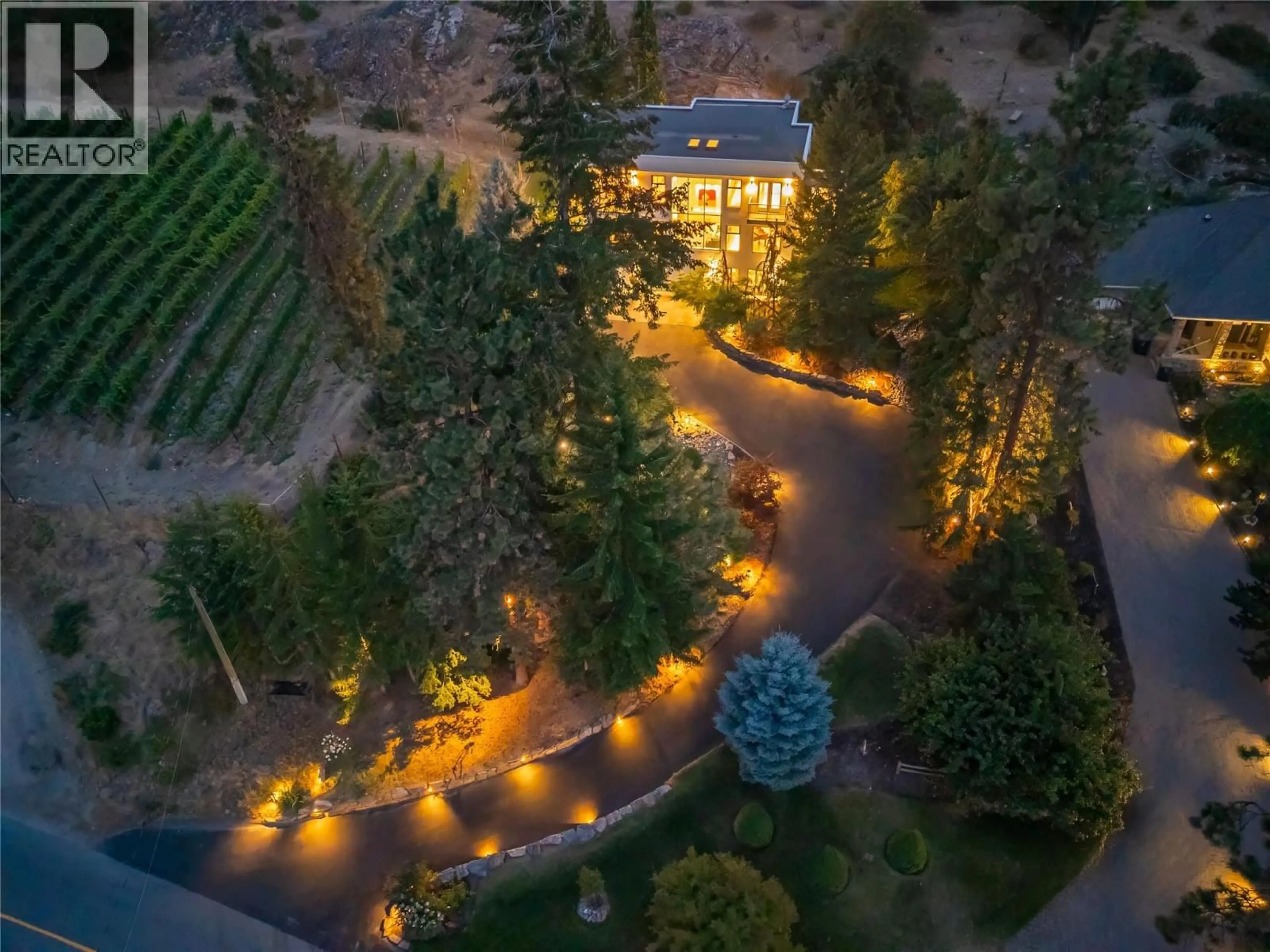 A pic from outside/outdoor area/front of a property/back of a property/a pic from drone, mountain view for 5851 LAKESHORE ROAD, Kelowna British Columbia V1W4J5