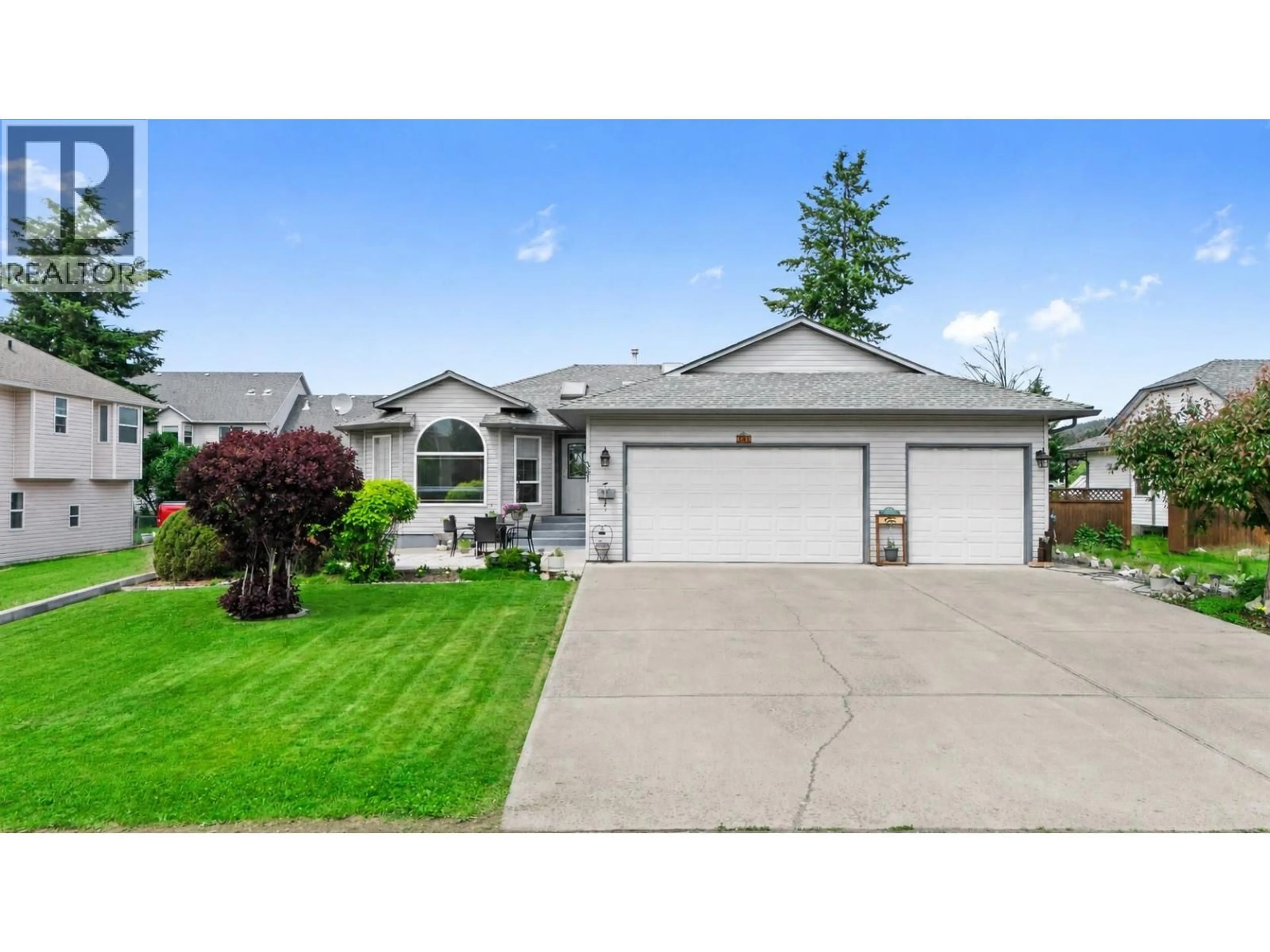 Home with vinyl exterior material, street for 381 ROBIN DRIVE, Barriere British Columbia V0E1E0