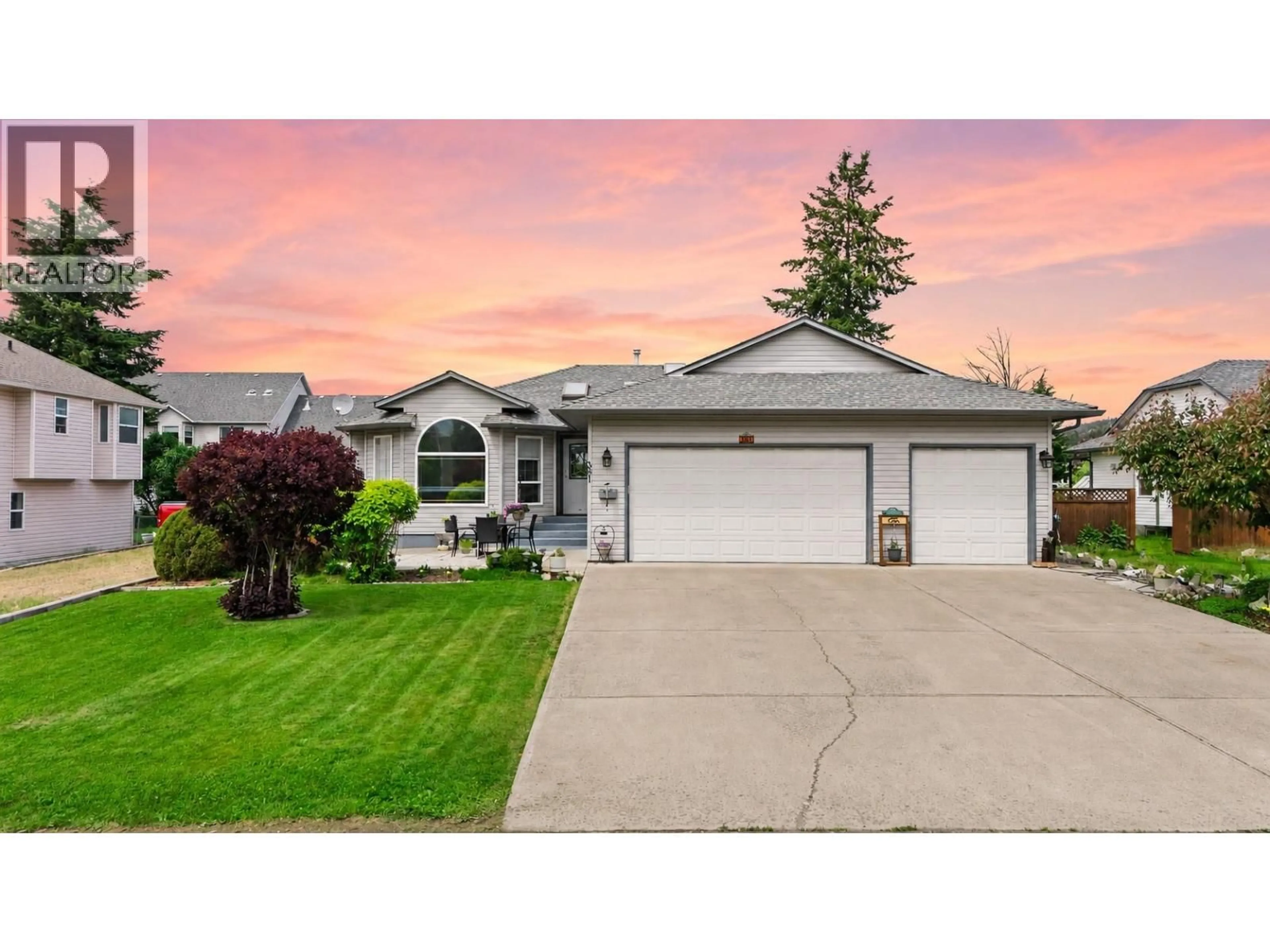 Home with vinyl exterior material, street for 381 ROBIN DRIVE, Barriere British Columbia V0E1E0