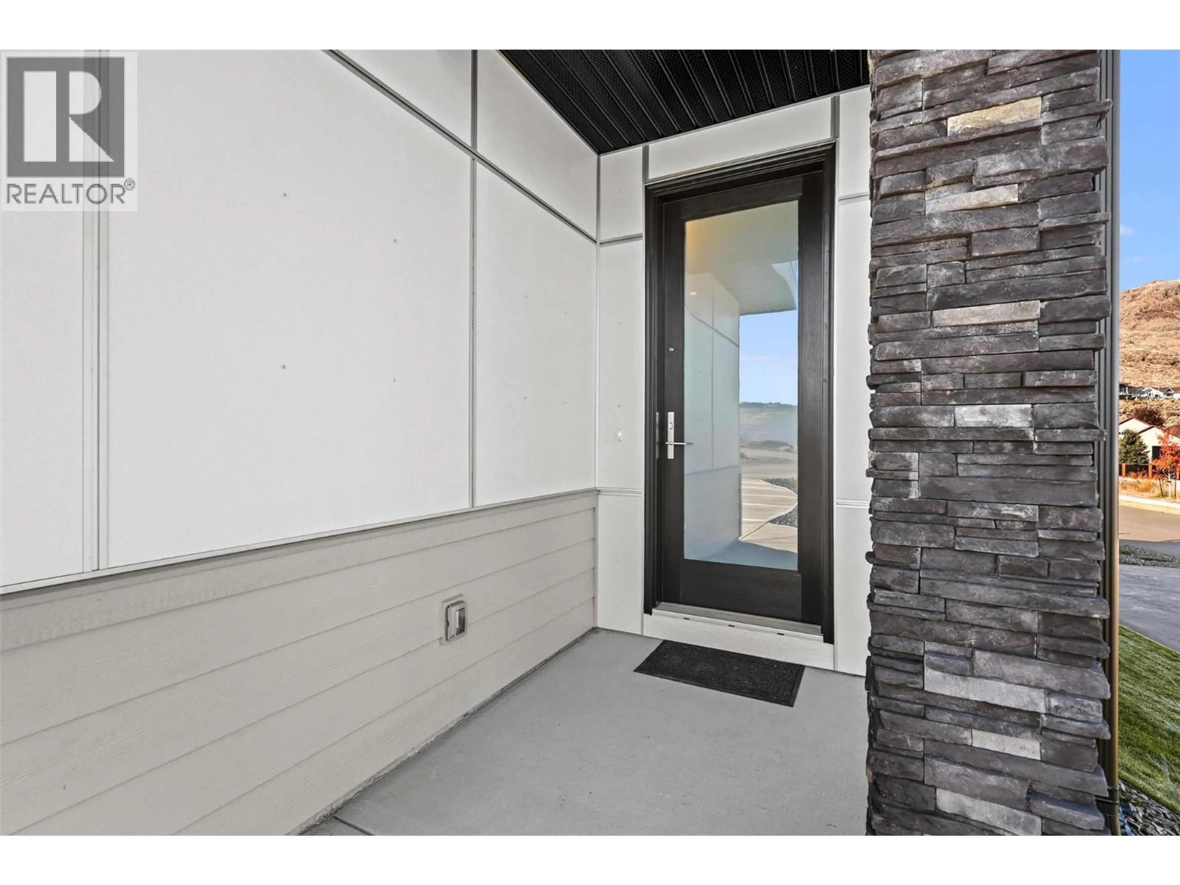 Indoor entryway for 148 - 2050 GRASSLANDS BOULEVARD, Kamloops British Columbia V2B0K7