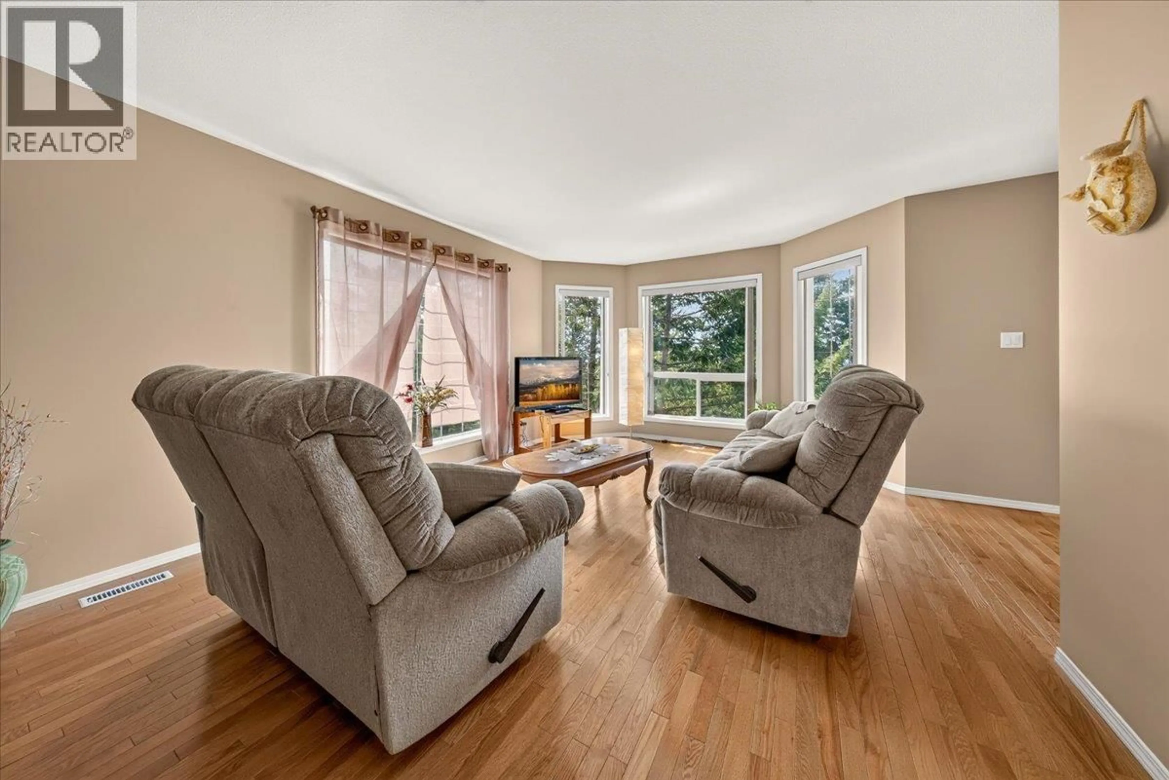 Living room with furniture, unknown for 20B WOLF CRESCENT, Windermere British Columbia V0A1K2