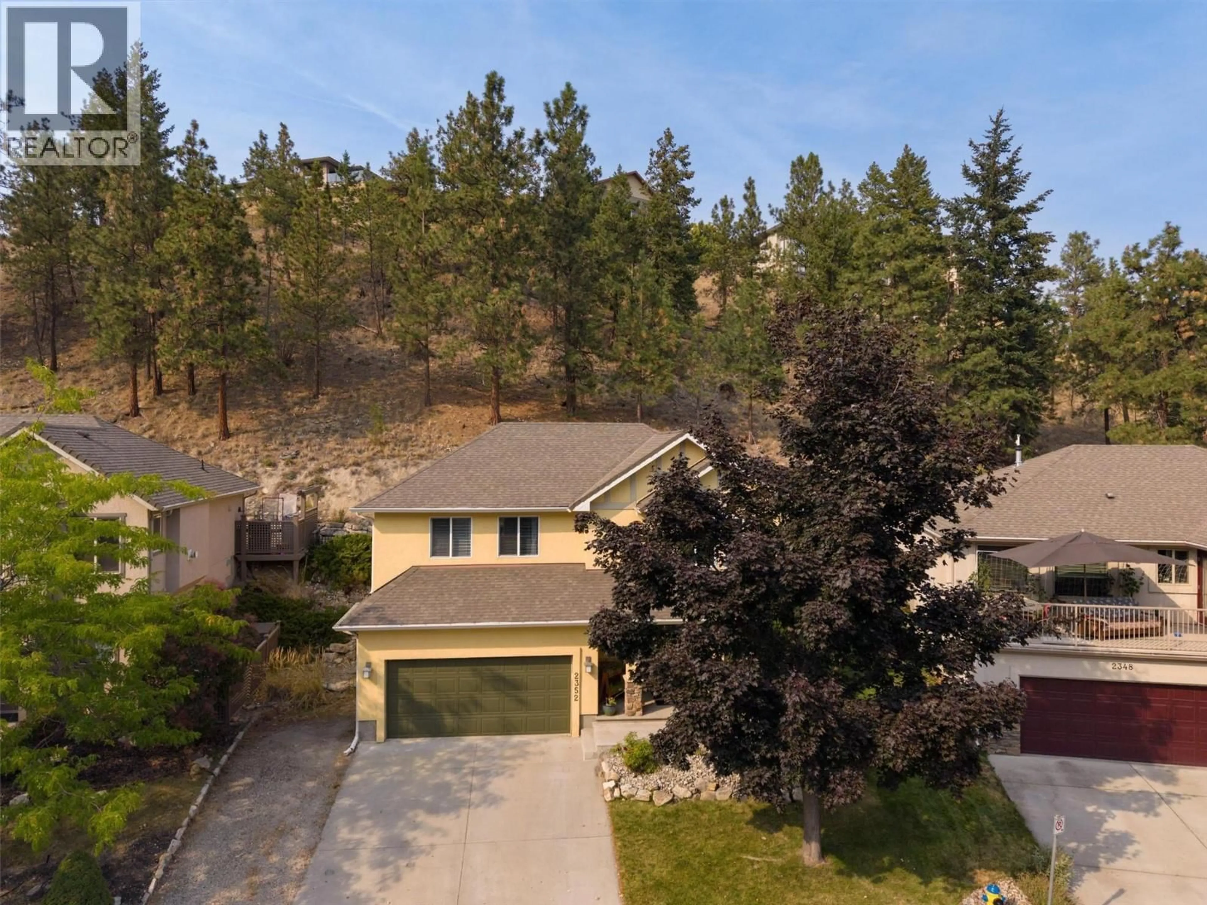 A pic from outside/outdoor area/front of a property/back of a property/a pic from drone, unknown for 2352 SELKIRK DRIVE, Kelowna British Columbia V1V2R5