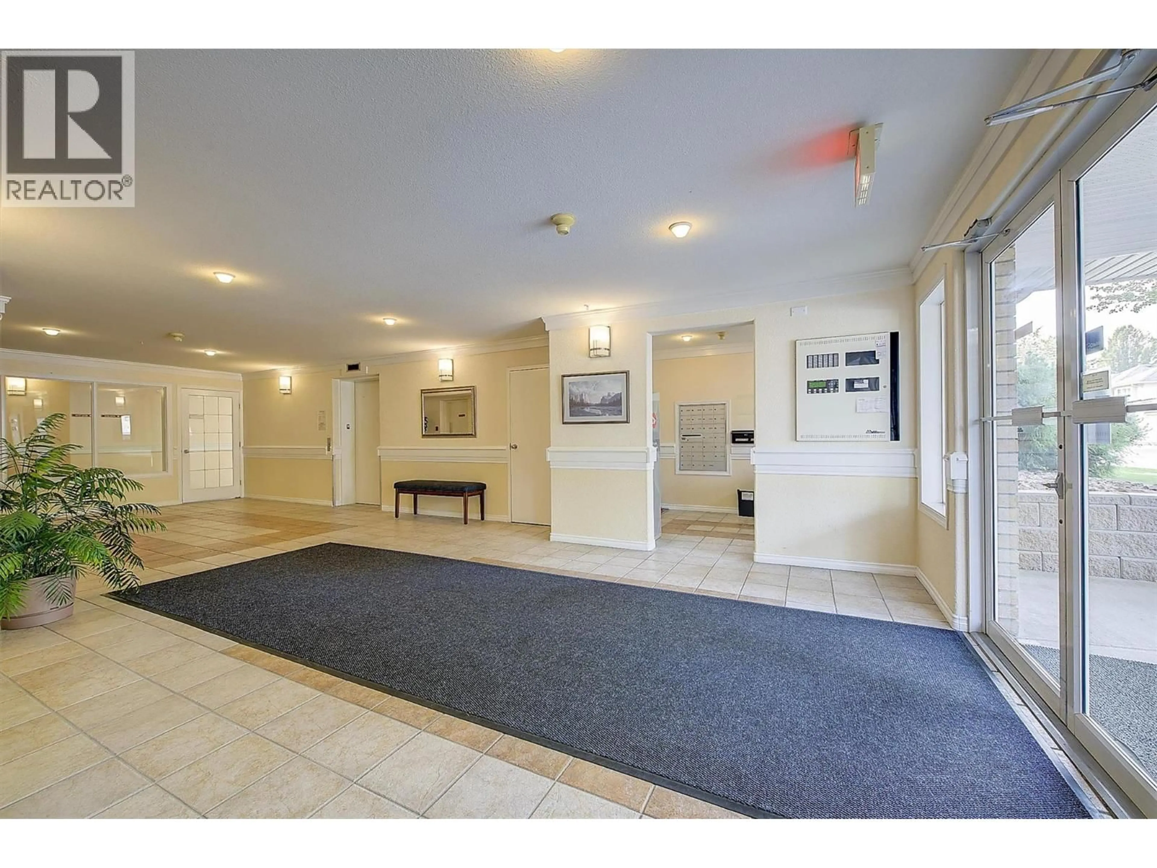 Indoor foyer for 210 - 315 WHITMAN ROAD, Kelowna British Columbia V1V2J4