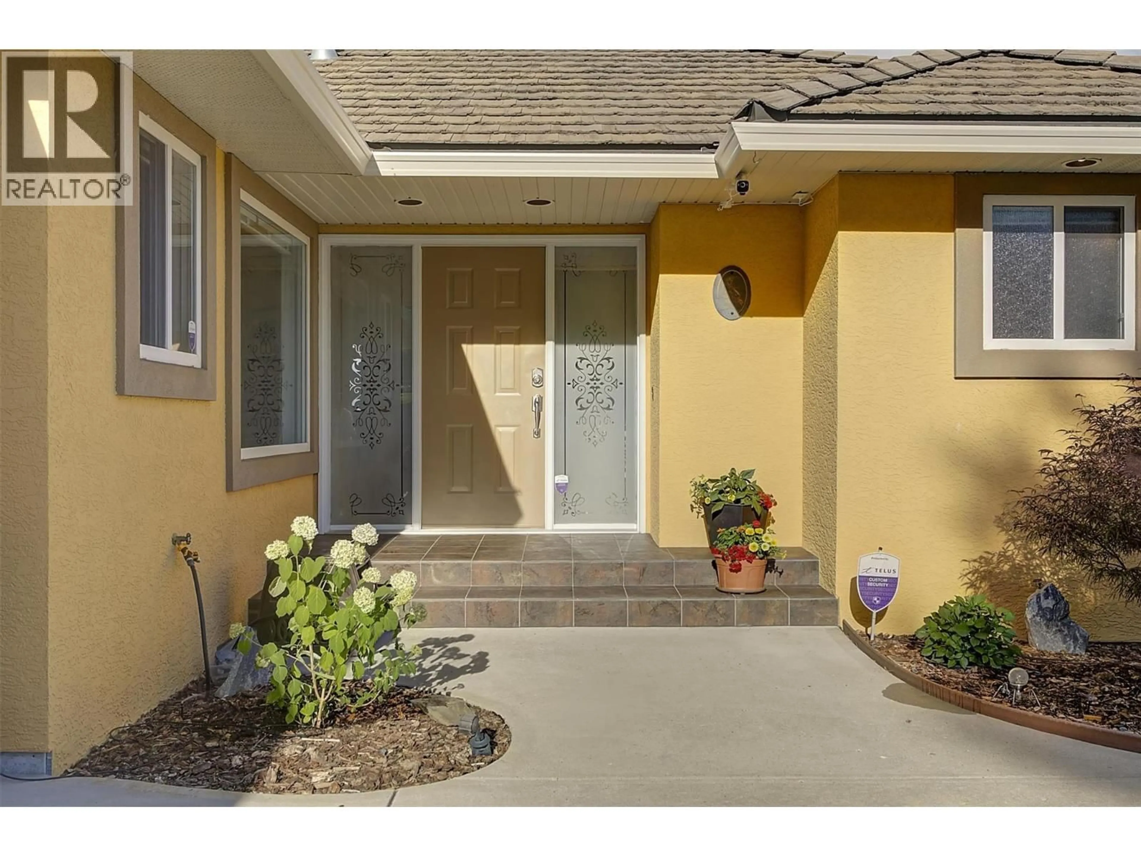 Indoor entryway for 2 - 3333 CHANCELLOR PLACE, West Kelowna British Columbia V4T2S9