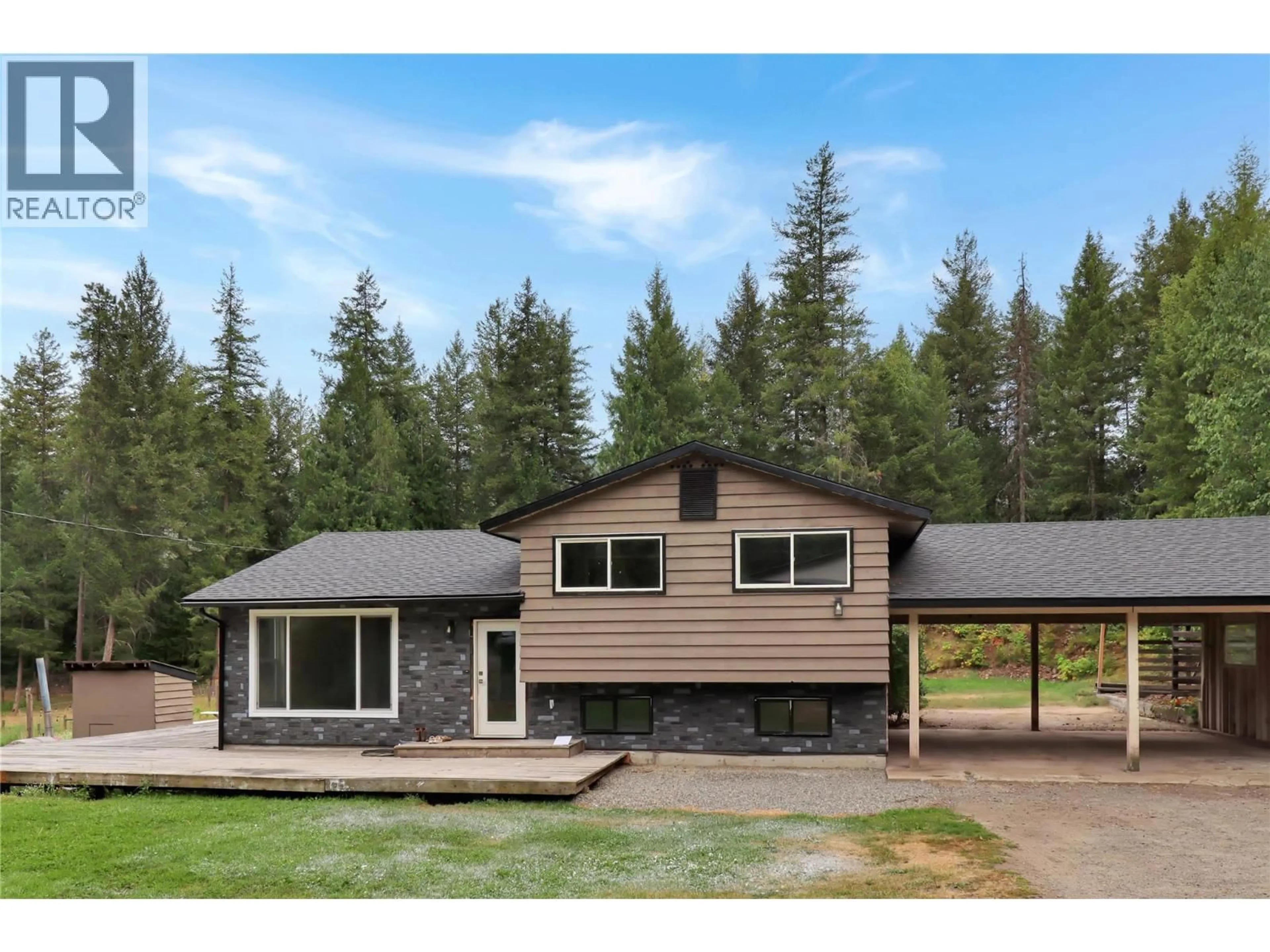 Home with vinyl exterior material, unknown for 208 SCHMIDT ROAD, Clearwater British Columbia V0E1N2