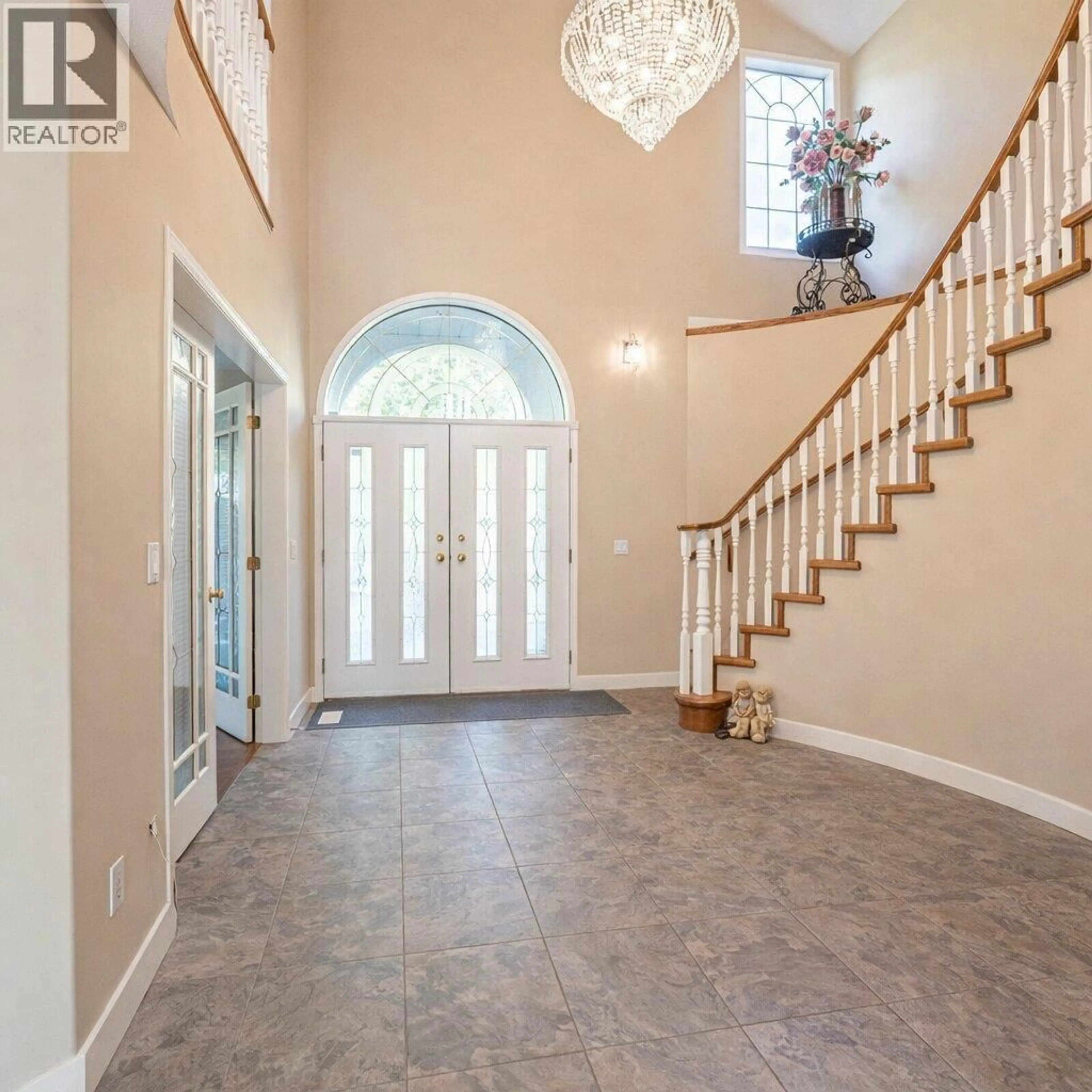 Indoor foyer for 1465 WEST KELOWNA ROAD, West Kelowna British Columbia V1Z3L2