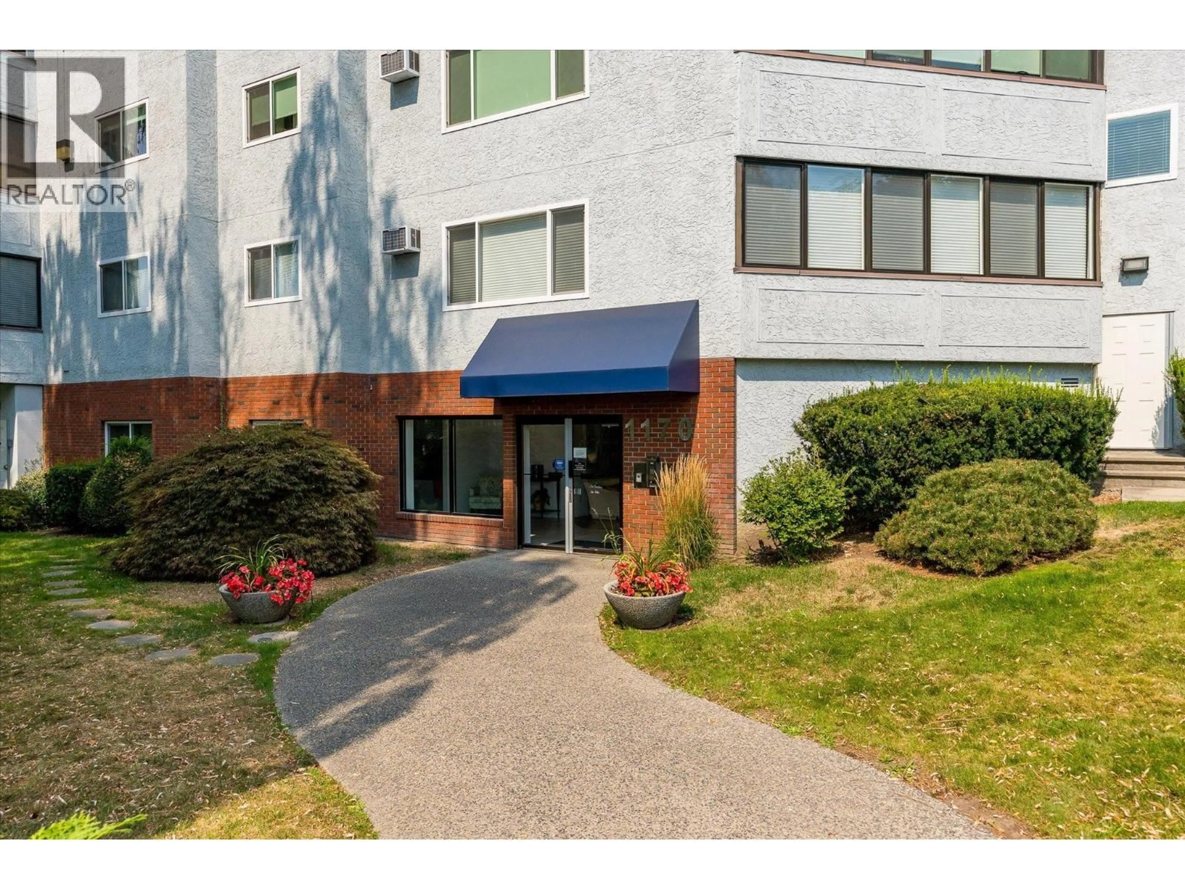 Indoor foyer for 302 - 1170 BROOKSIDE AVENUE, Kelowna British Columbia V1Y5T4