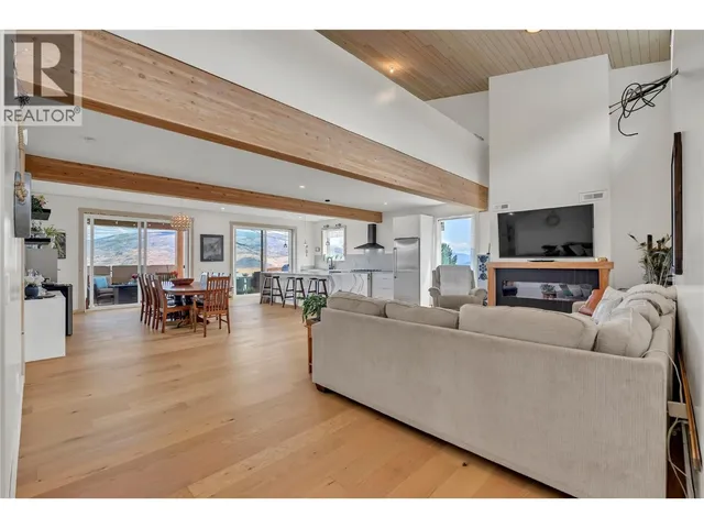 6074 JACKSON CRESCENT, Peachland 4