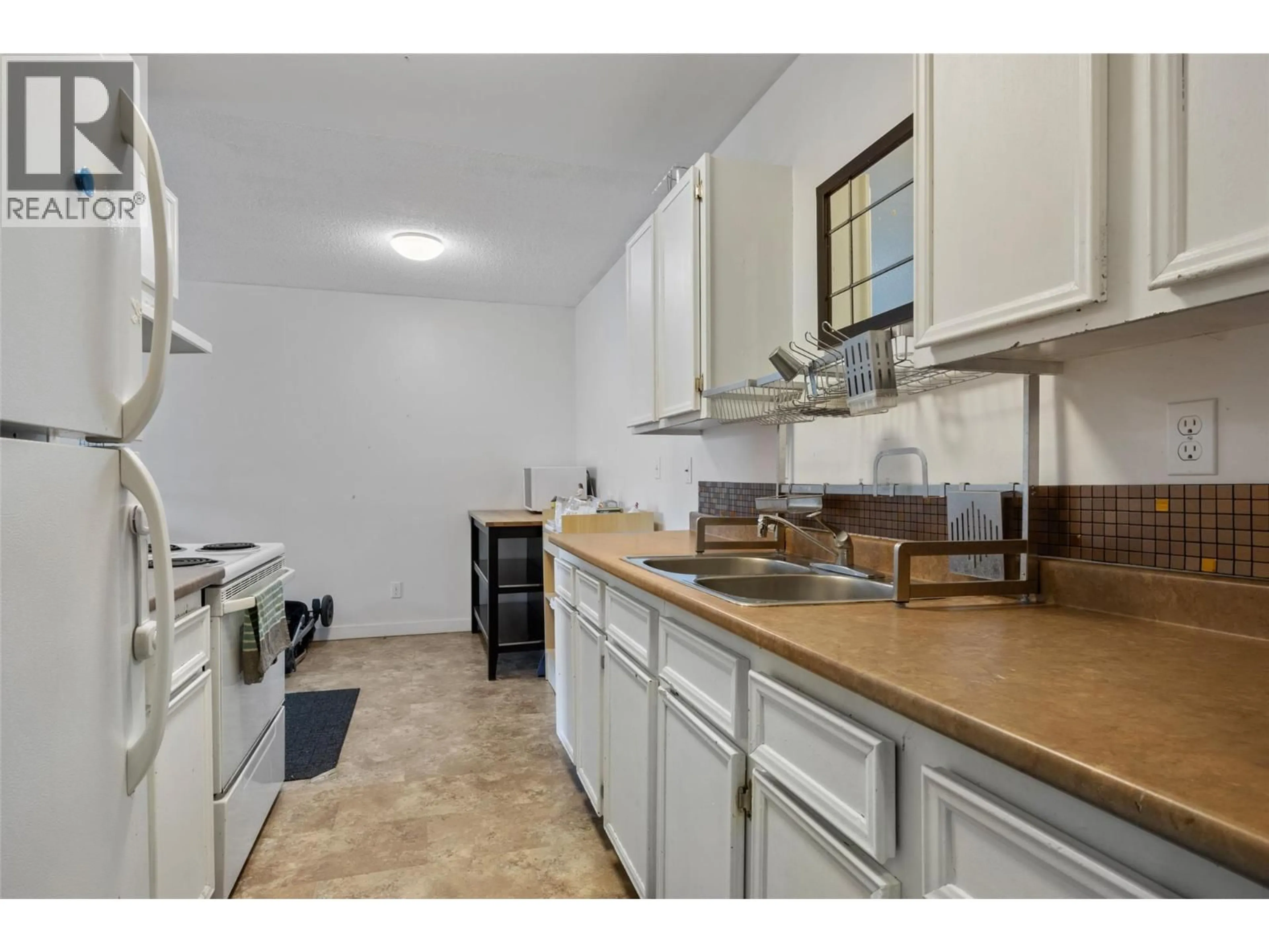 Standard kitchen, unknown for 18 - 1595 SUMMIT DRIVE, Kamloops British Columbia V2E1E9