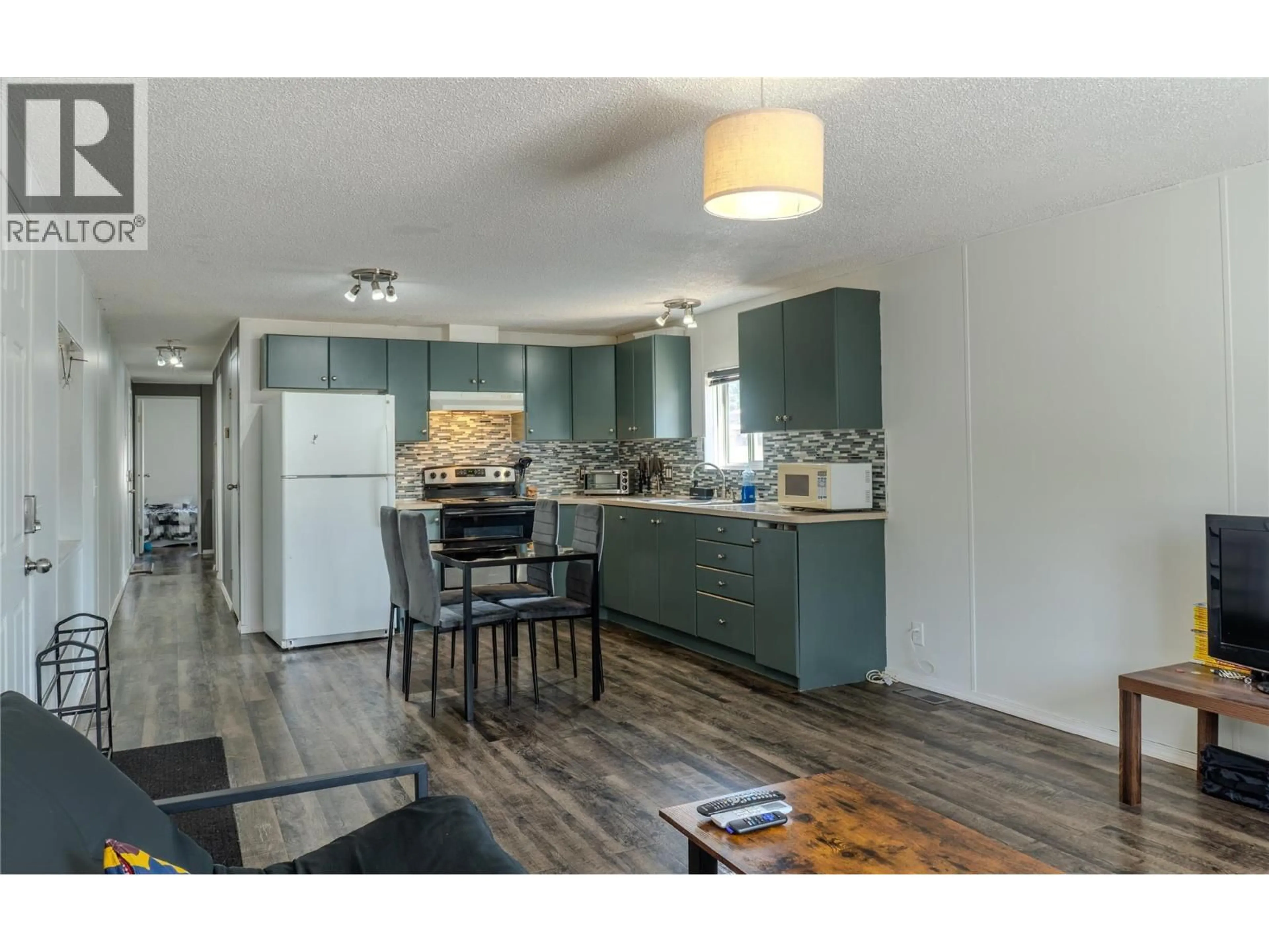Open concept kitchen, wood/laminate floor for 10 - 606 EDWARD STREET, Revelstoke British Columbia V0E2S0