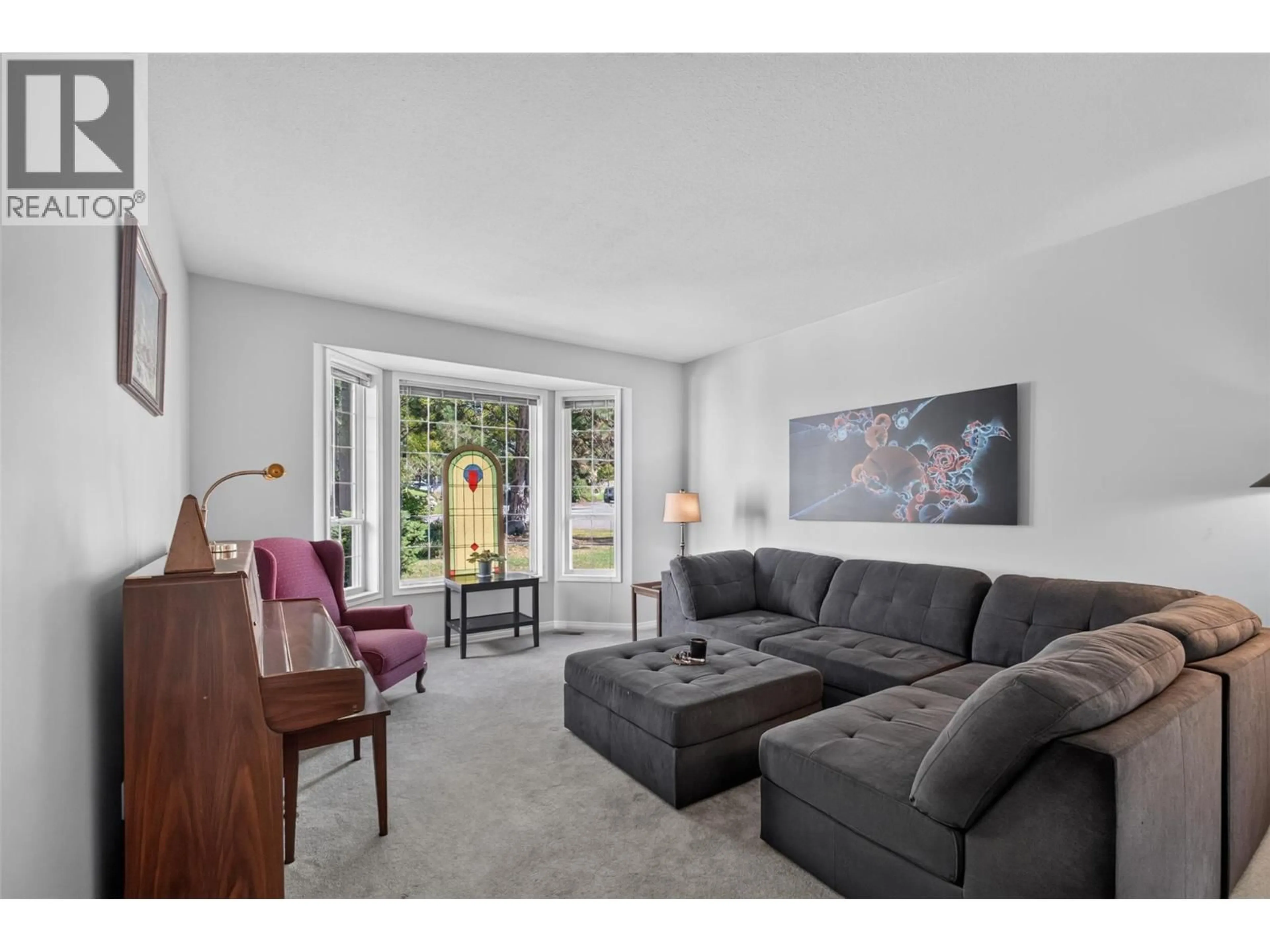 Living room with furniture, unknown for 3983 LAKEVALE PLACE, Kelowna British Columbia V1W3Z5
