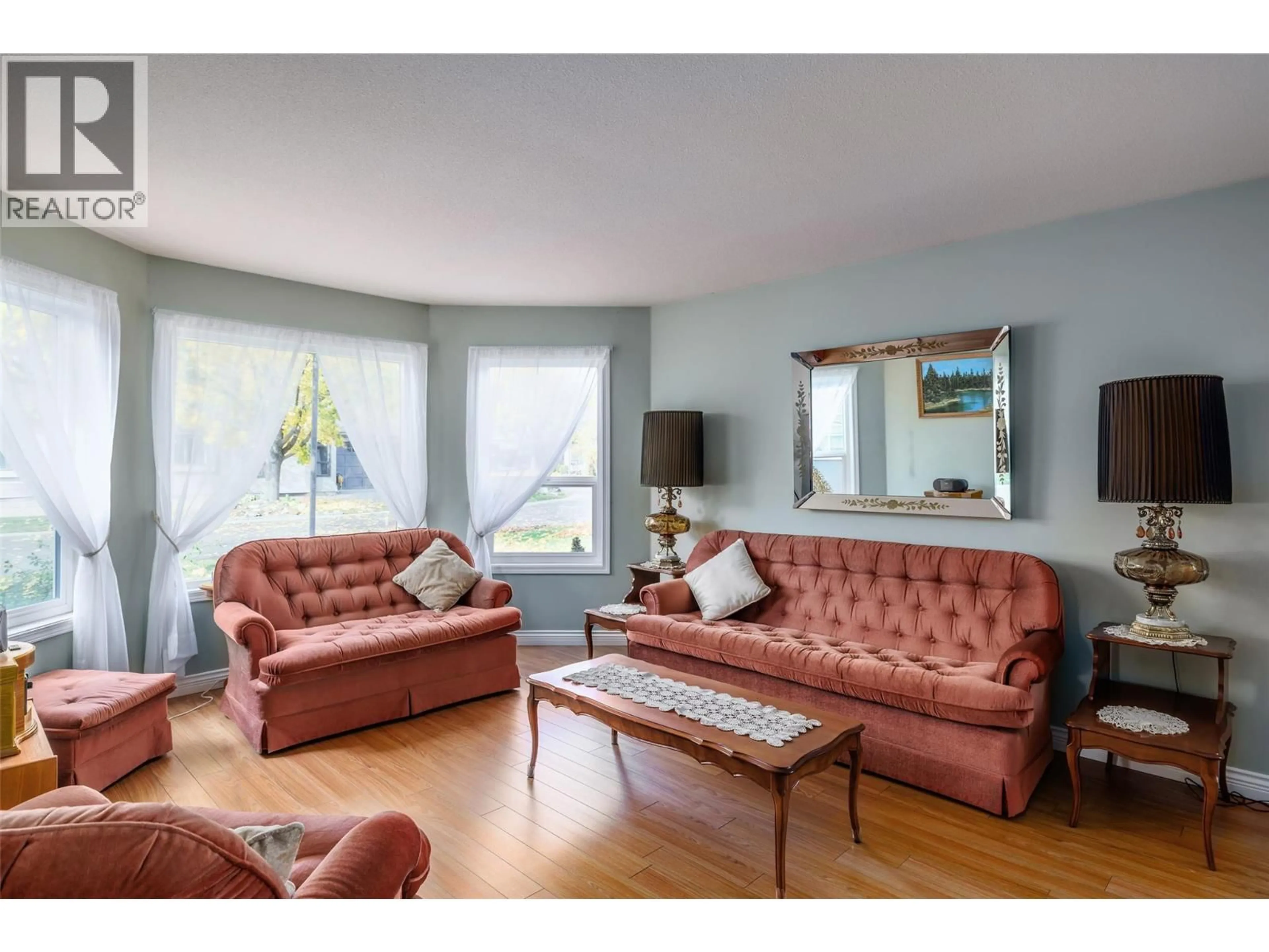 Living room with furniture, wood/laminate floor for 13 - 615 GLENMEADOWS ROAD, Kelowna British Columbia V1V1N9