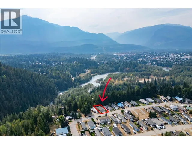 16 JOHNSON WAY, Revelstoke 4
